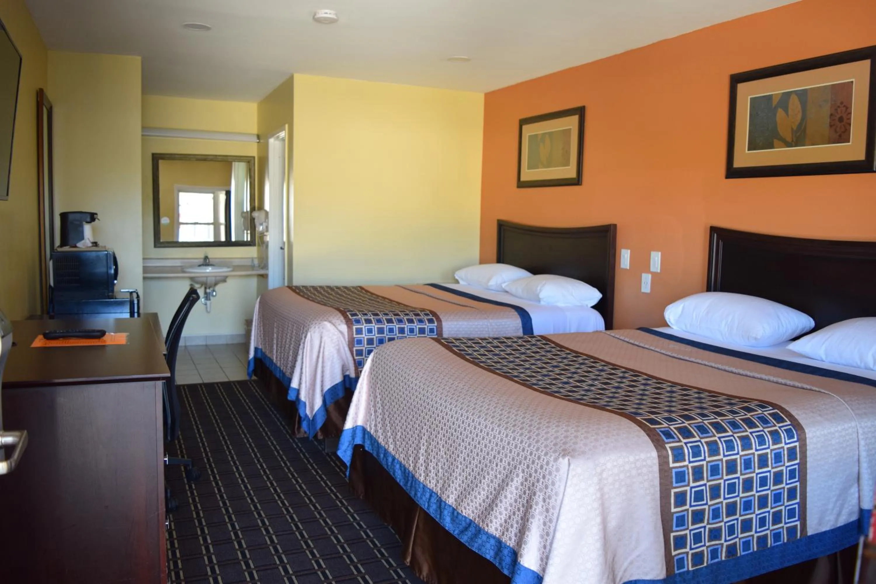 Bedroom, Bed in White Oaks Motel Pennsville/Carneys Point