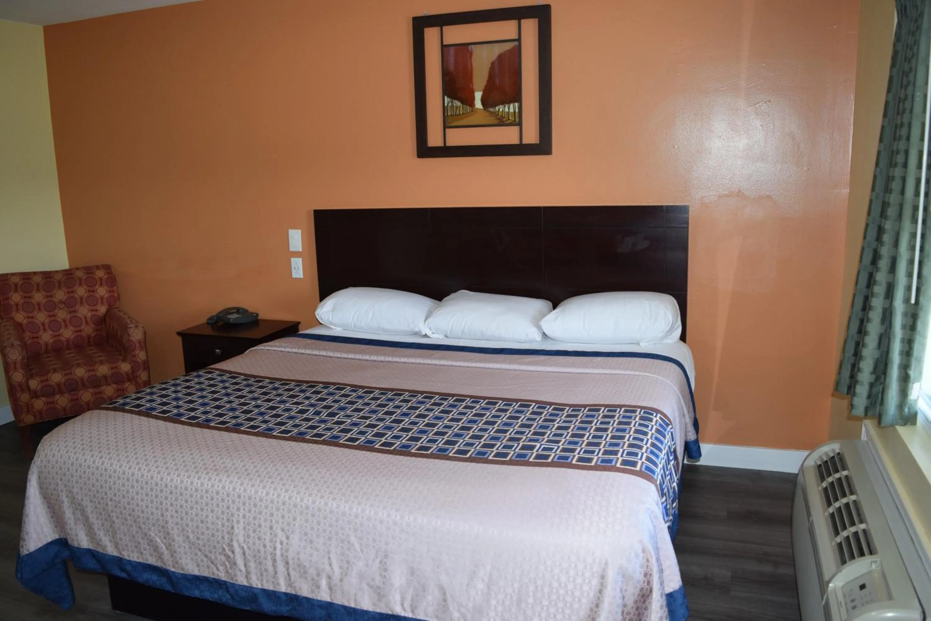 Bed in White Oaks Motel Pennsville/Carneys Point