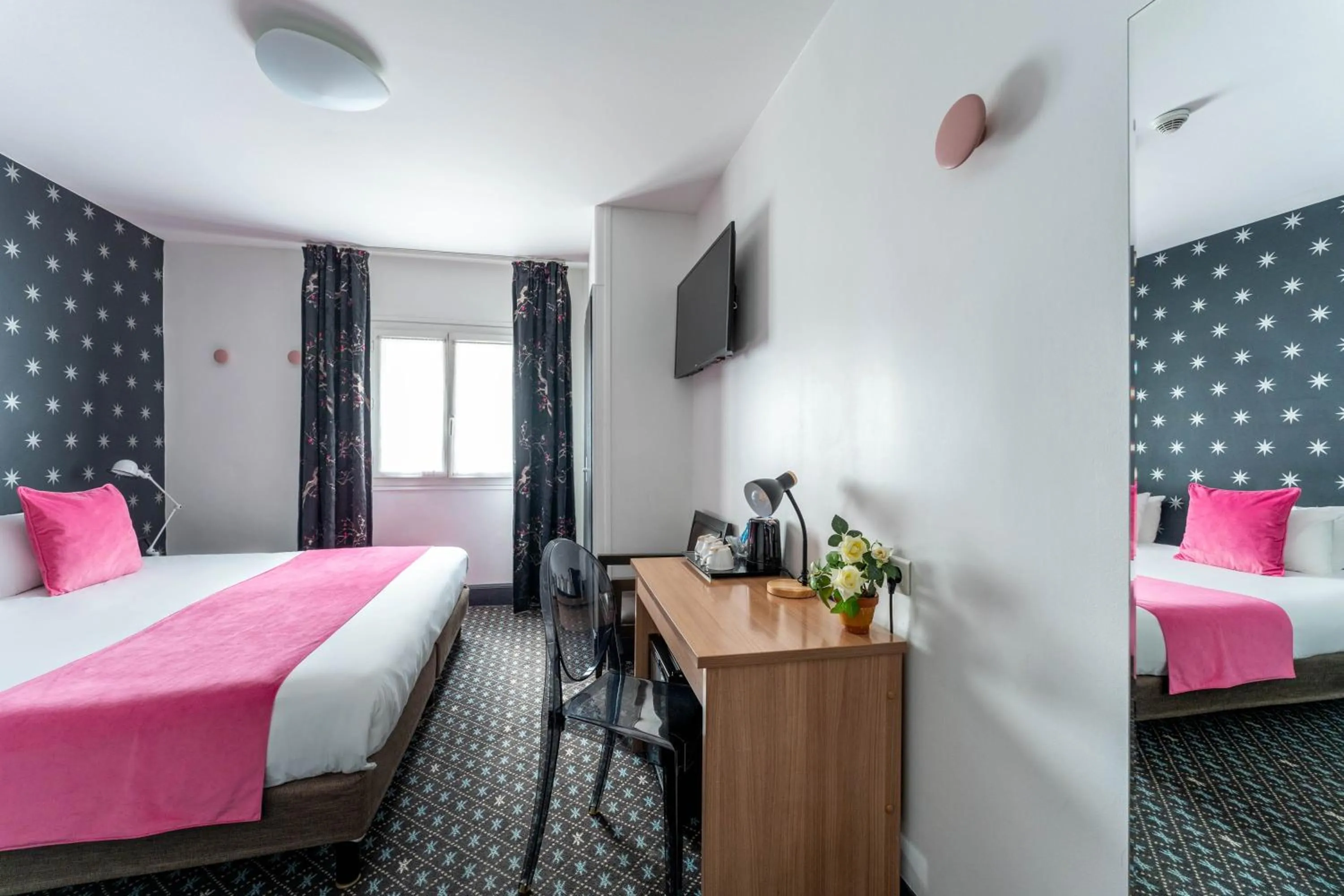 Photo of the whole room in Hotel Caumartin Opéra - Astotel