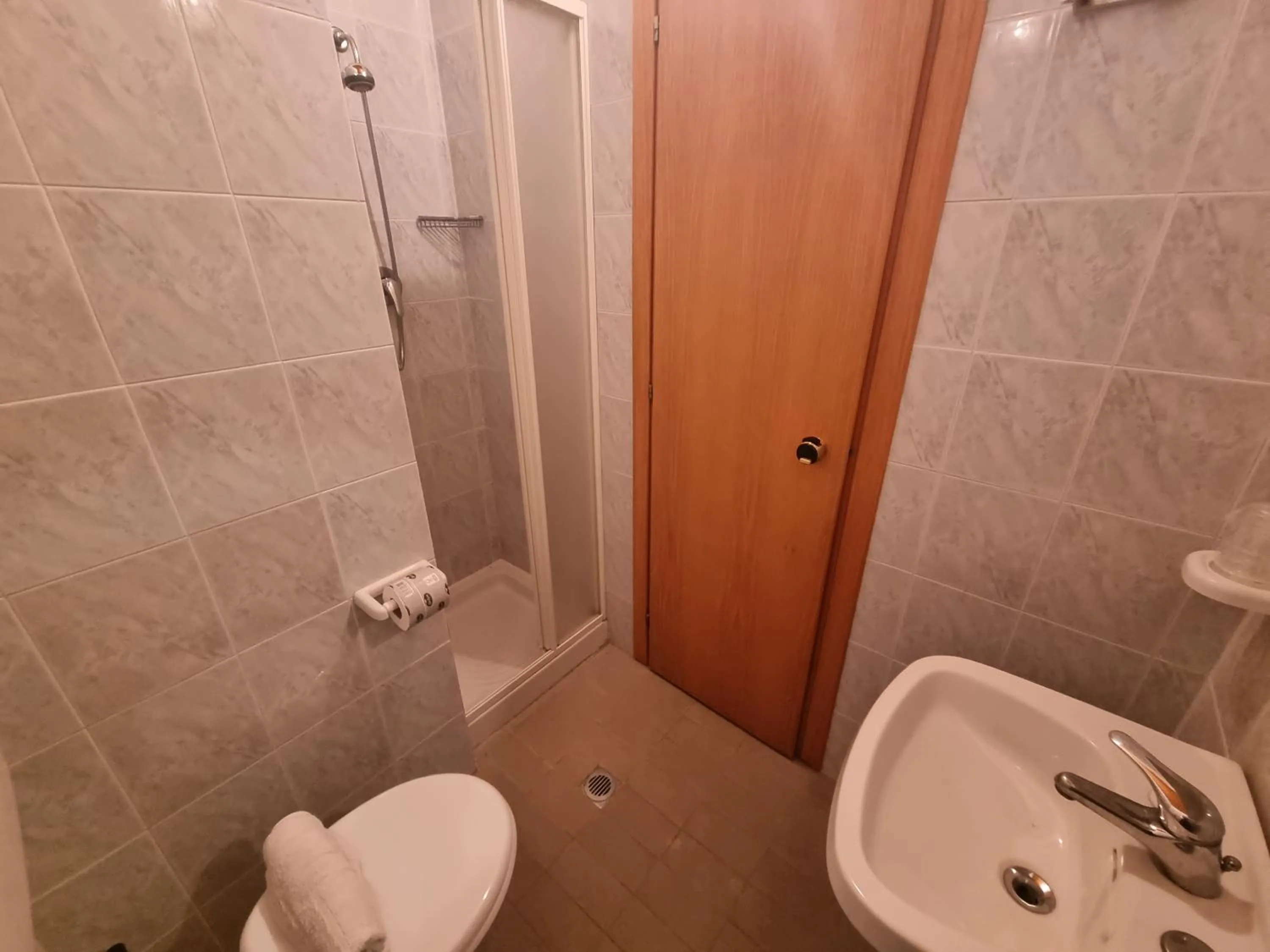 Shower in Hotel Marina