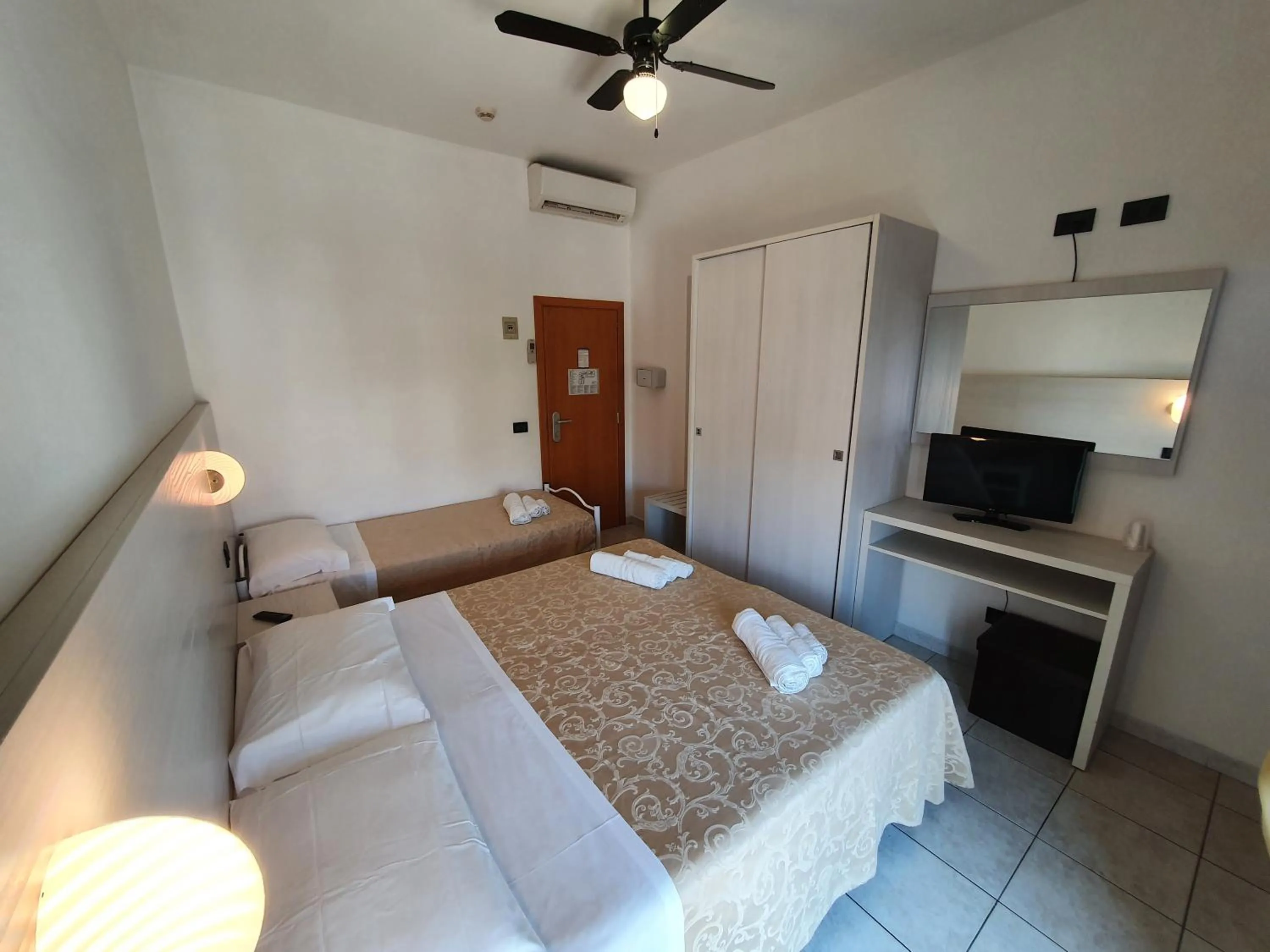 Bedroom, Bed in Hotel Marina