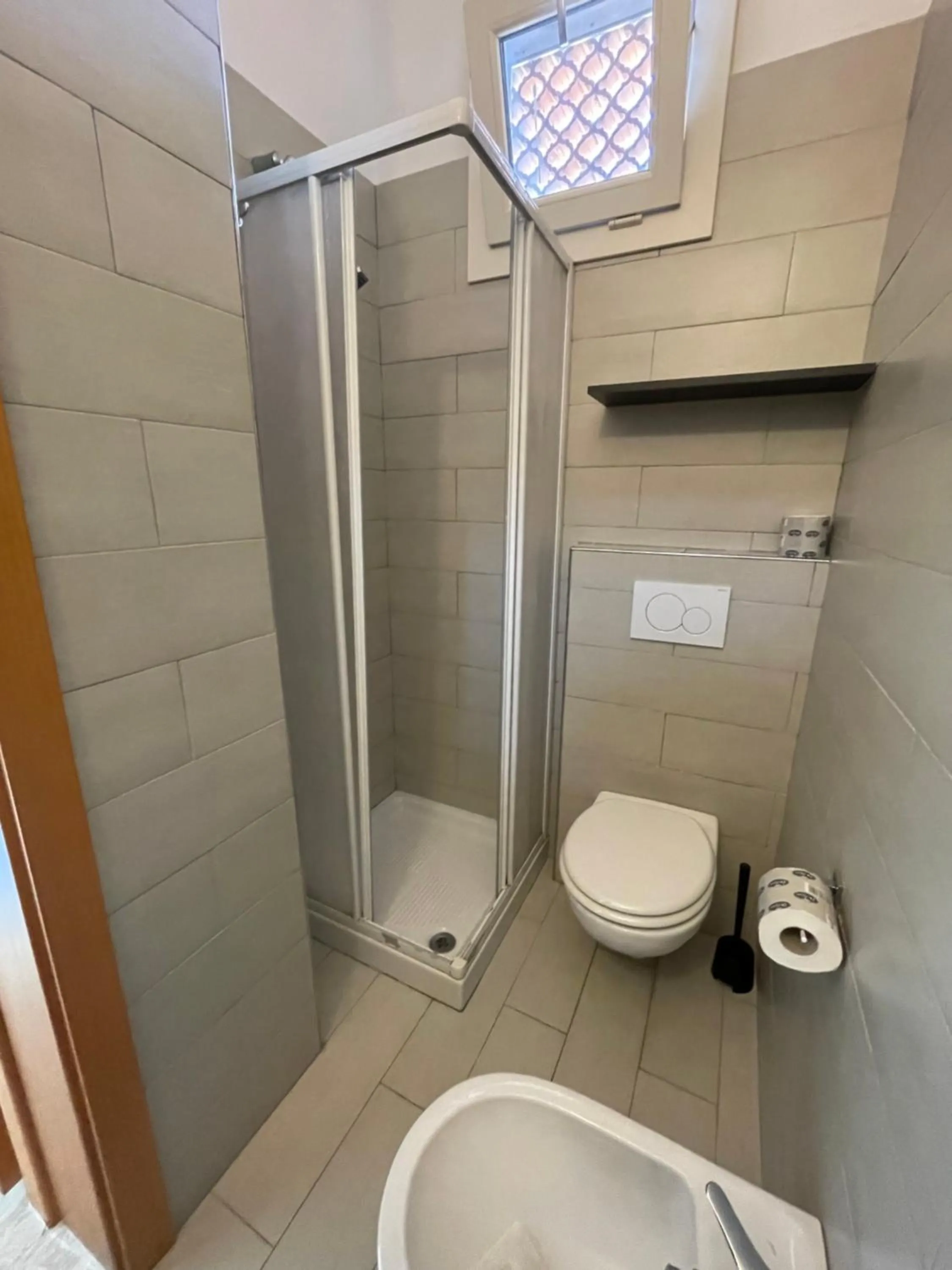 Shower in Hotel Marina