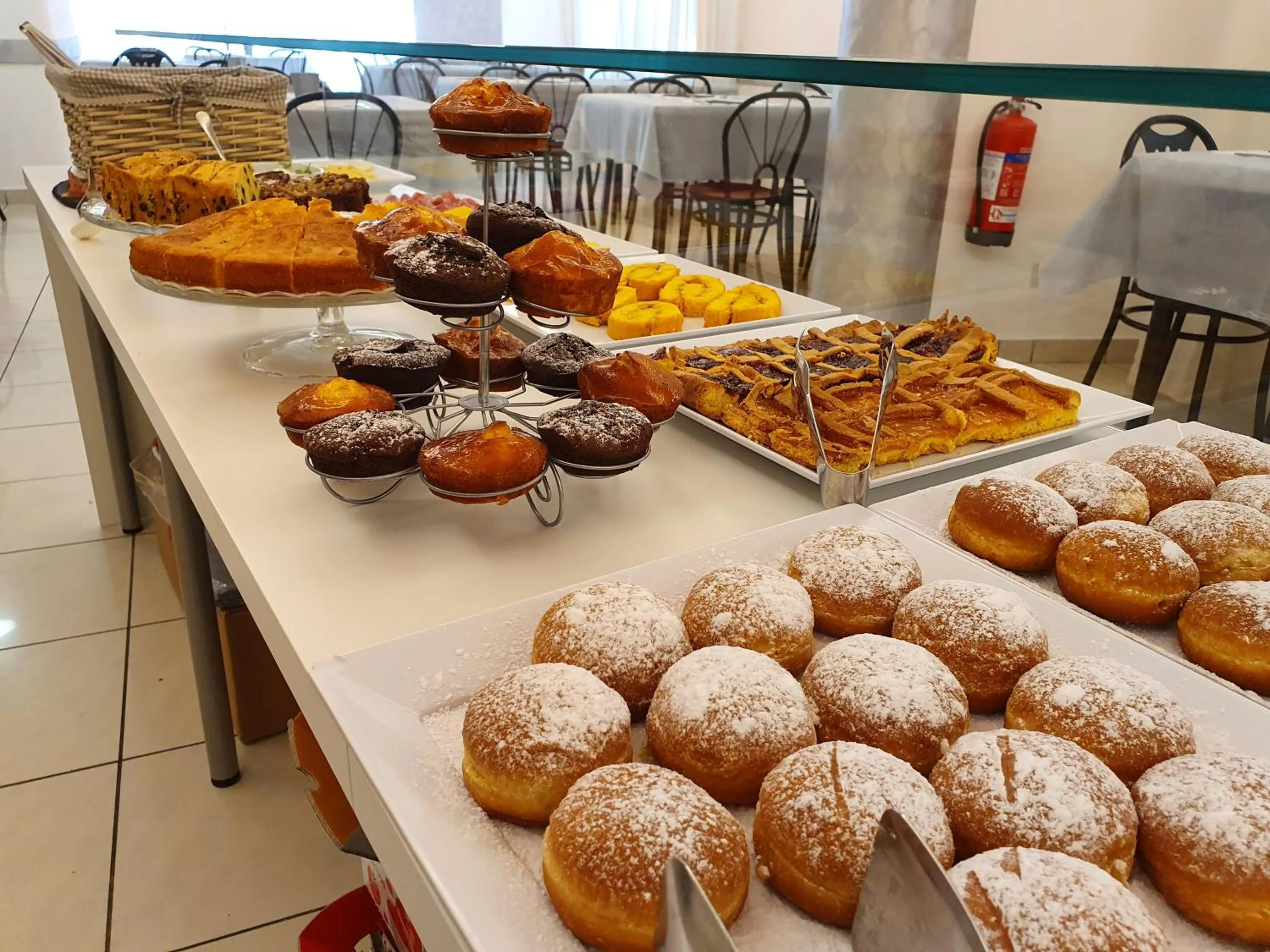 Restaurant/places to eat in Hotel Marina