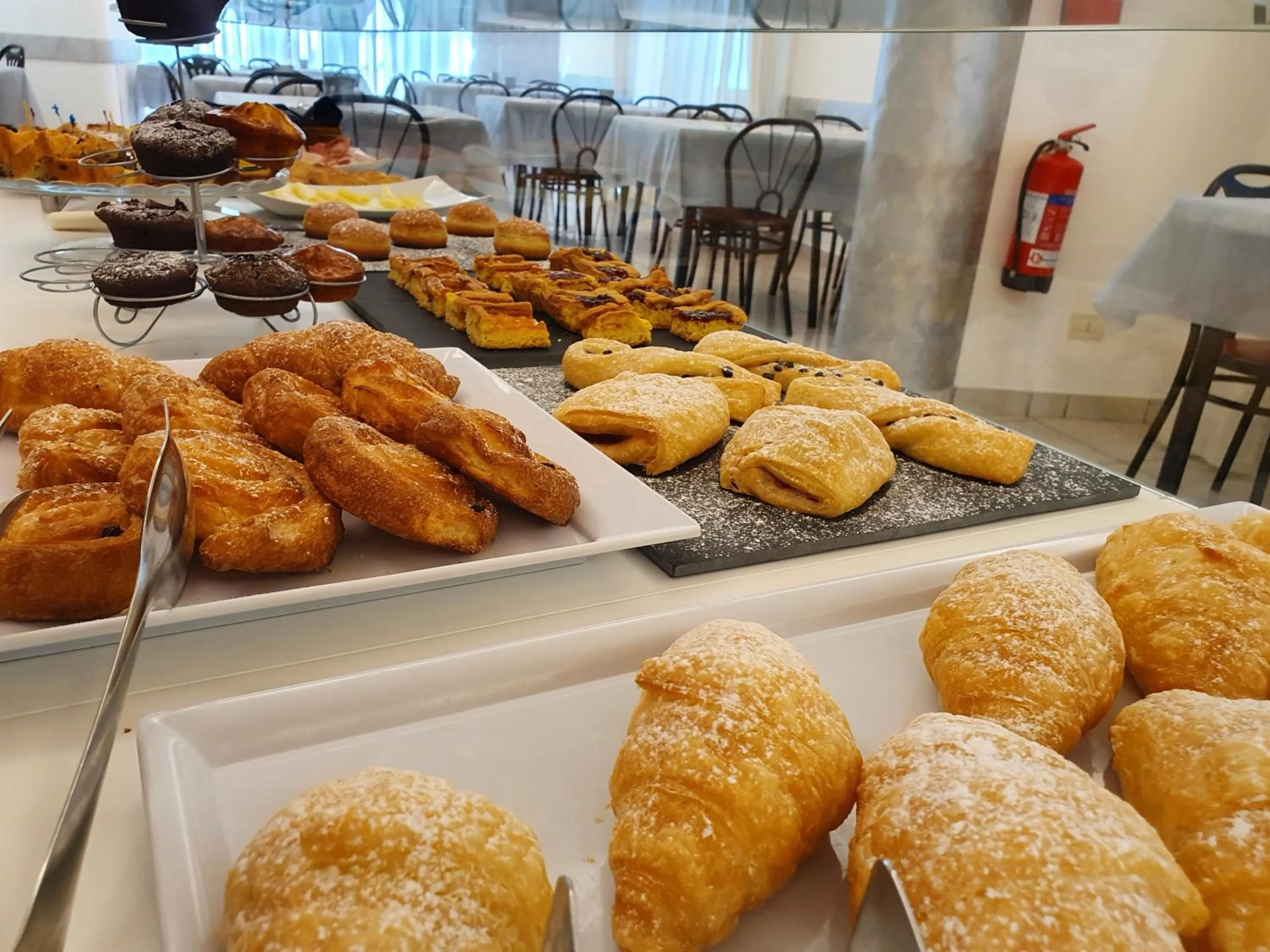 Restaurant/places to eat in Hotel Marina