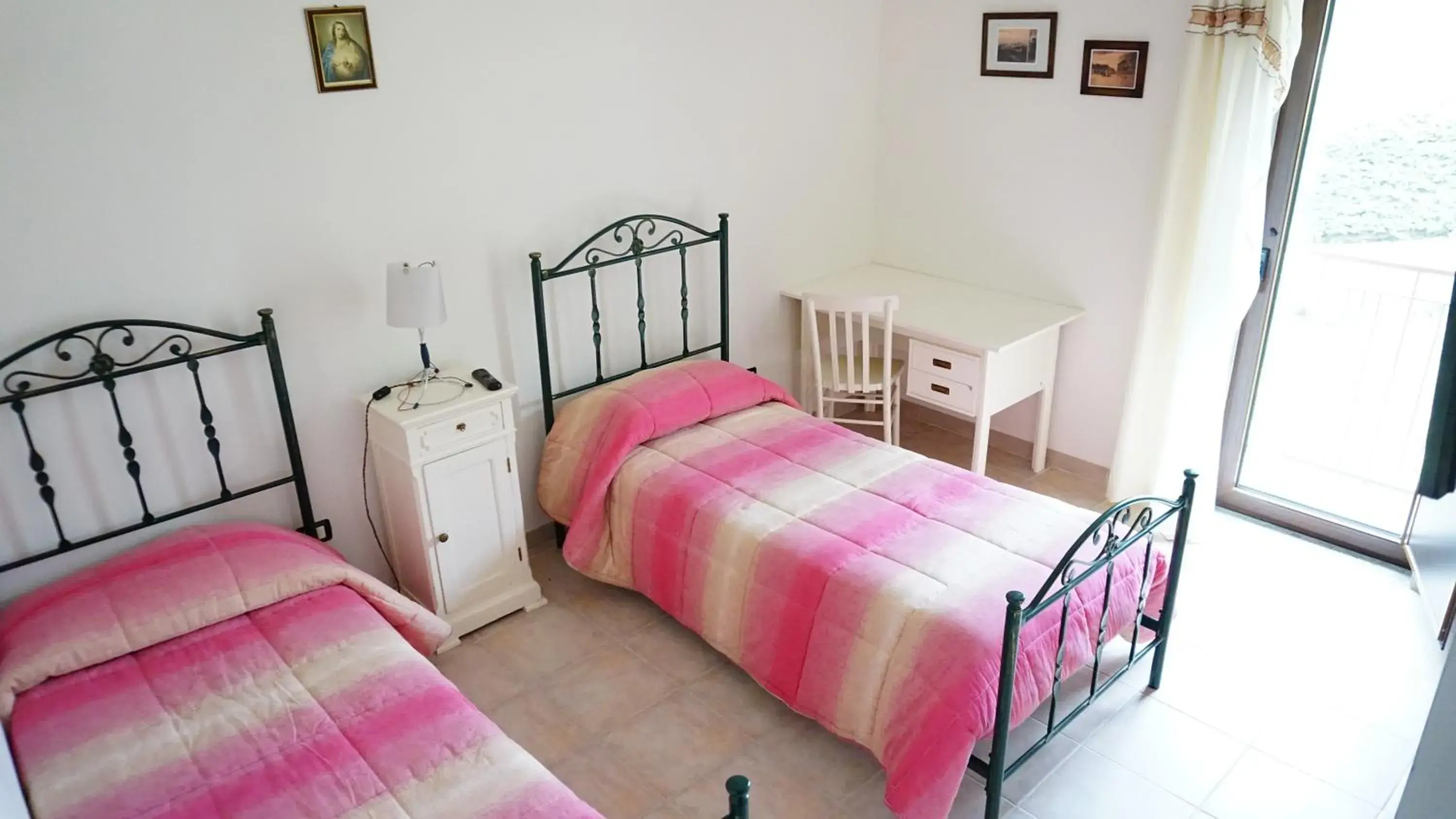 Budget Twin Room in Agriturismo Costa San Bernardo Budget Twin Room in Agriturismo Costa San Bernardo