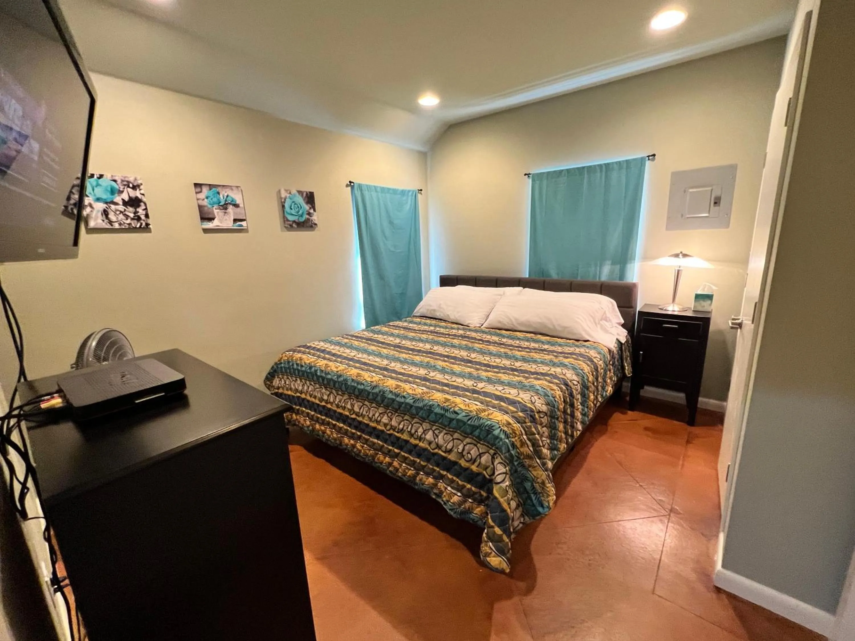 Bed in Painted Sky Inn