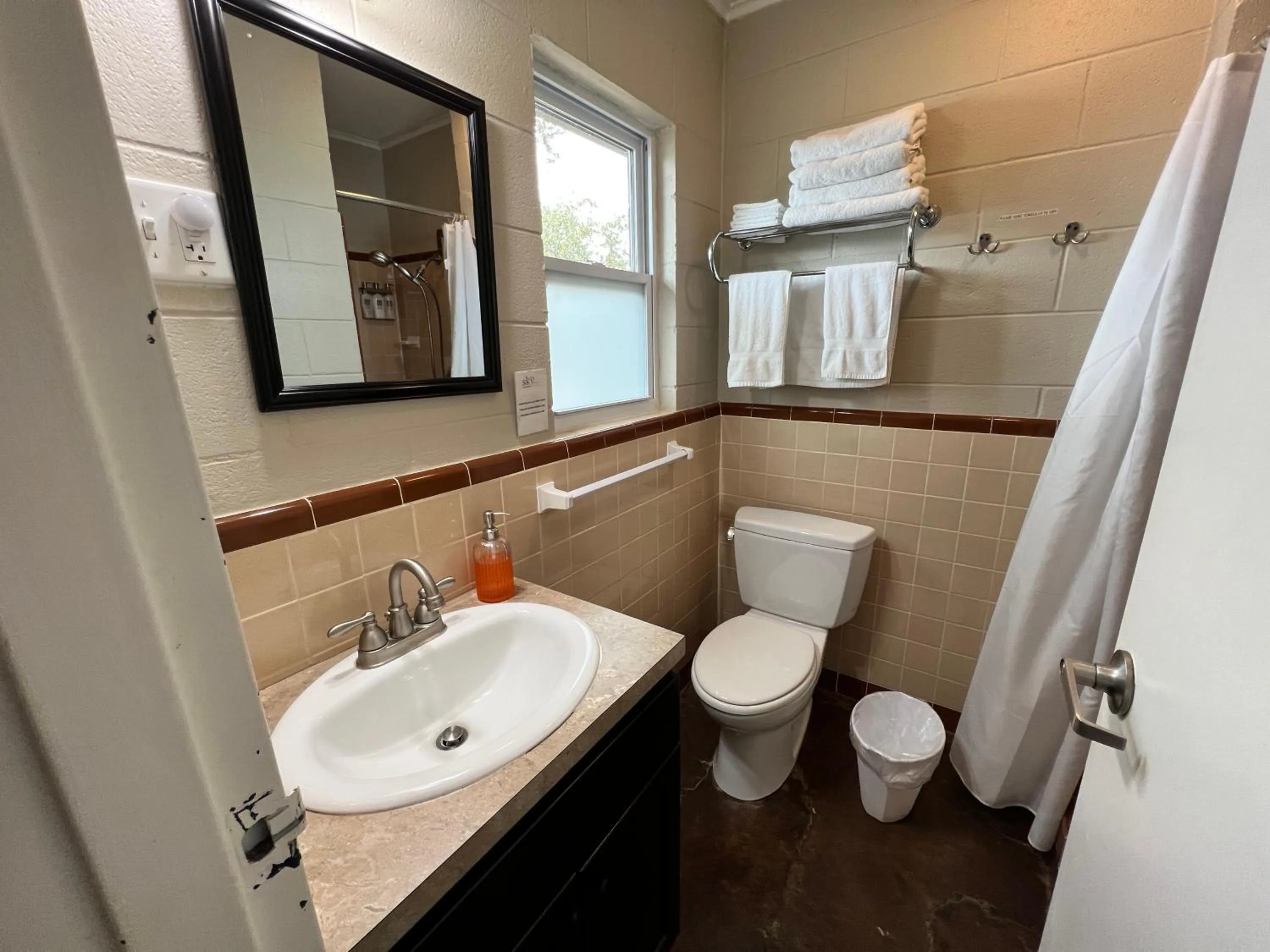 Shower in Painted Sky Inn