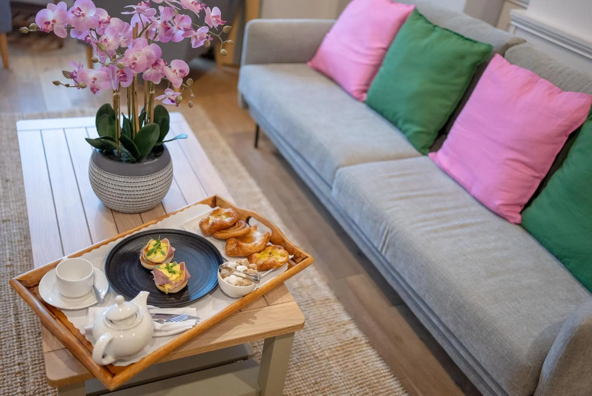 Food and drinks in County Hotel