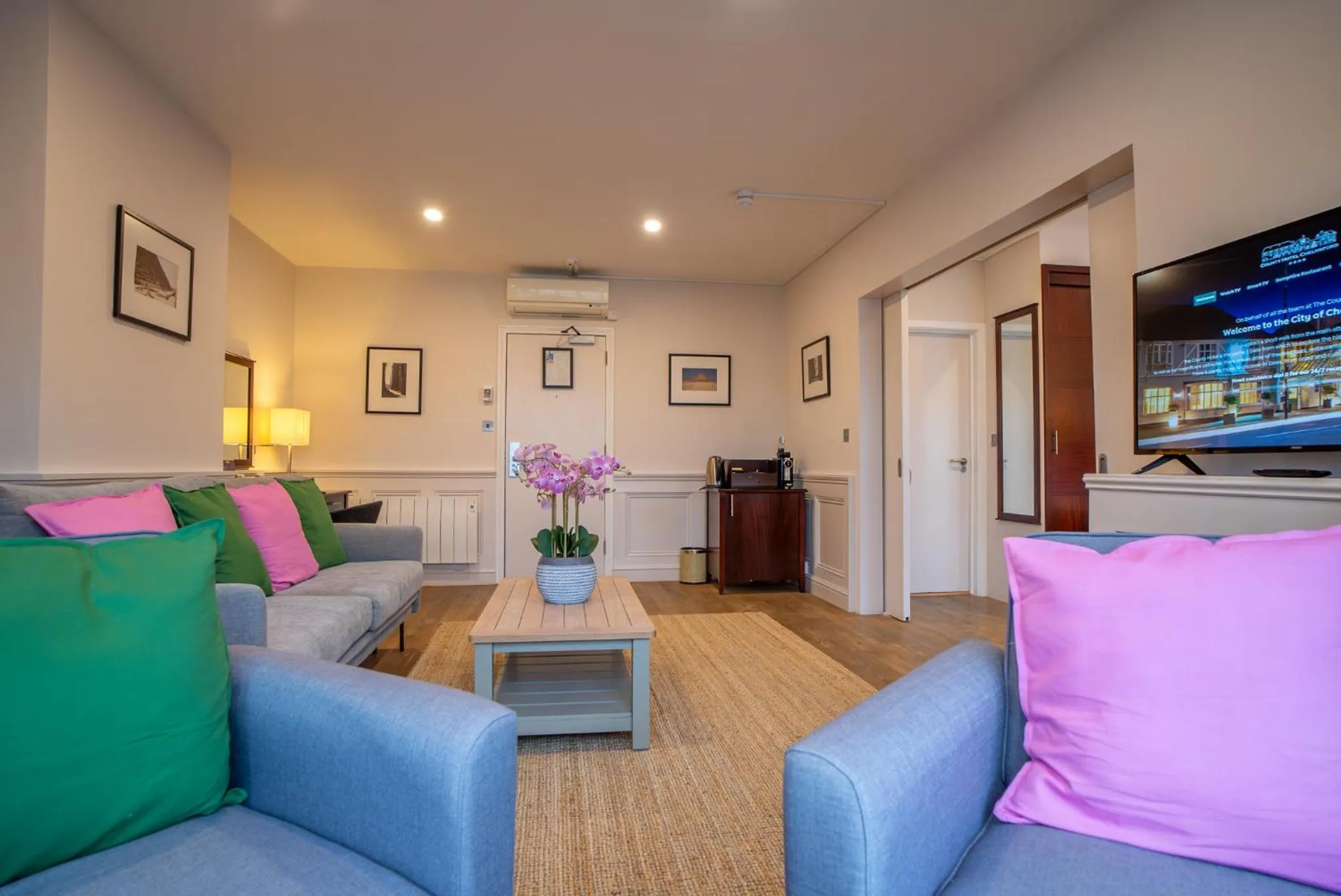 TV and multimedia in County Hotel