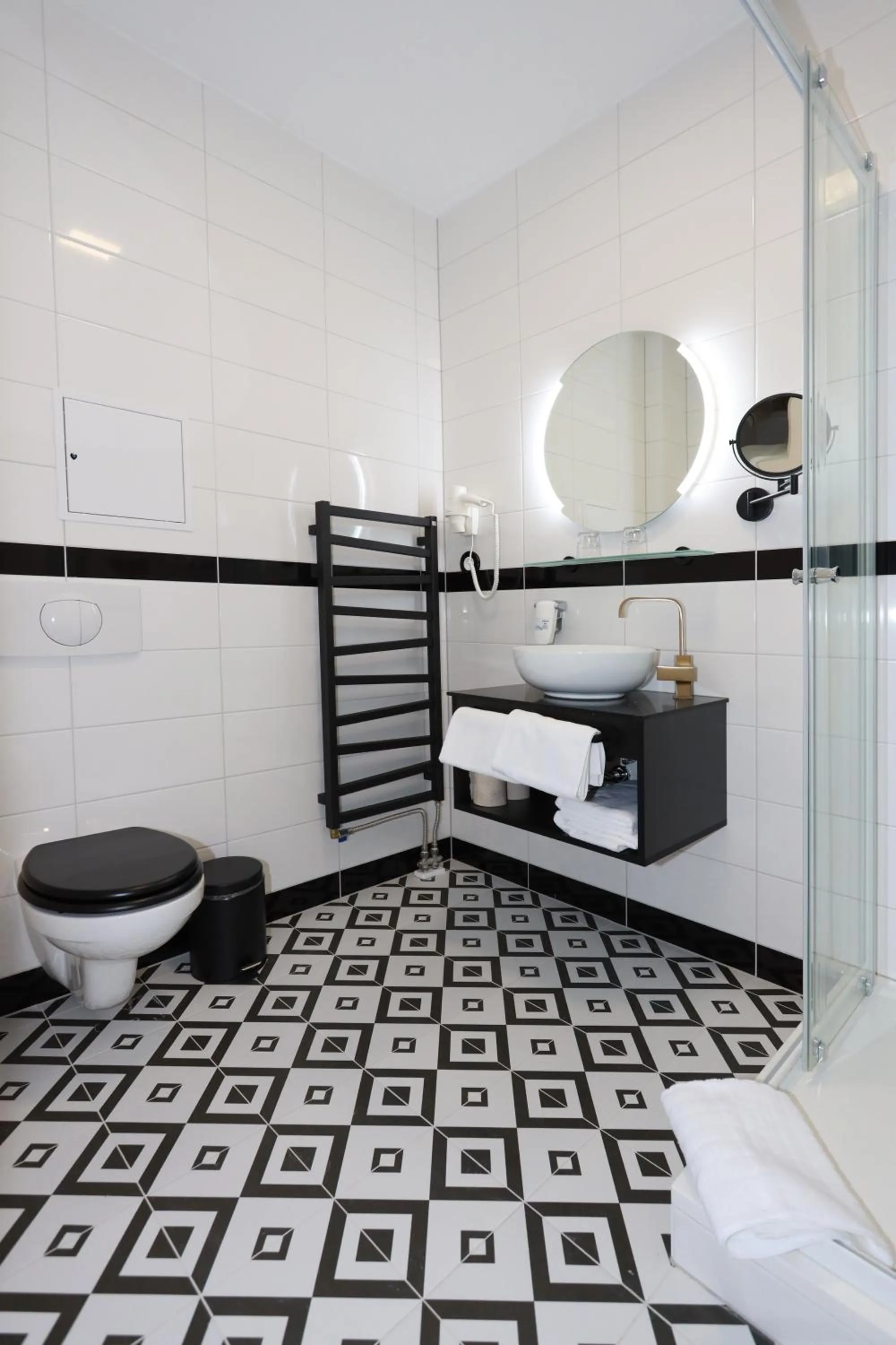 Bathroom, Bed in Art Deco WOLKER by ASTORIA Hotel & Medical Spa