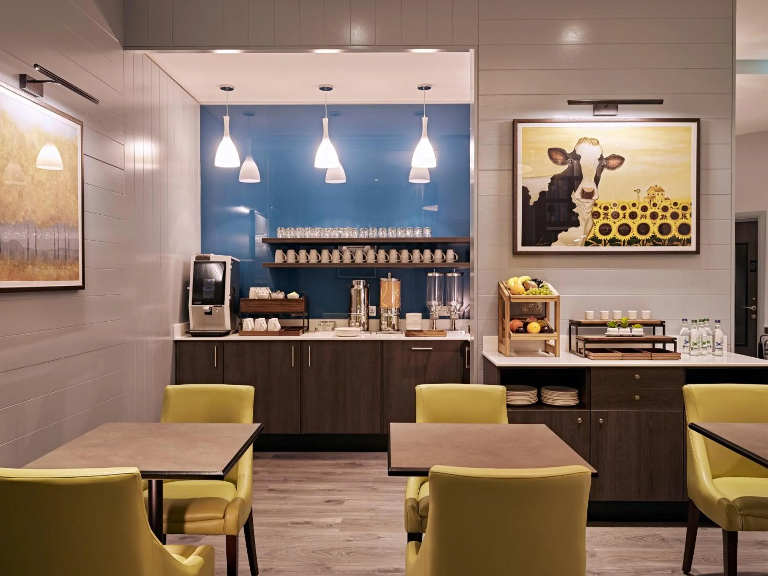 Lounge or bar in Best Western Plus Vauxhall Hotel