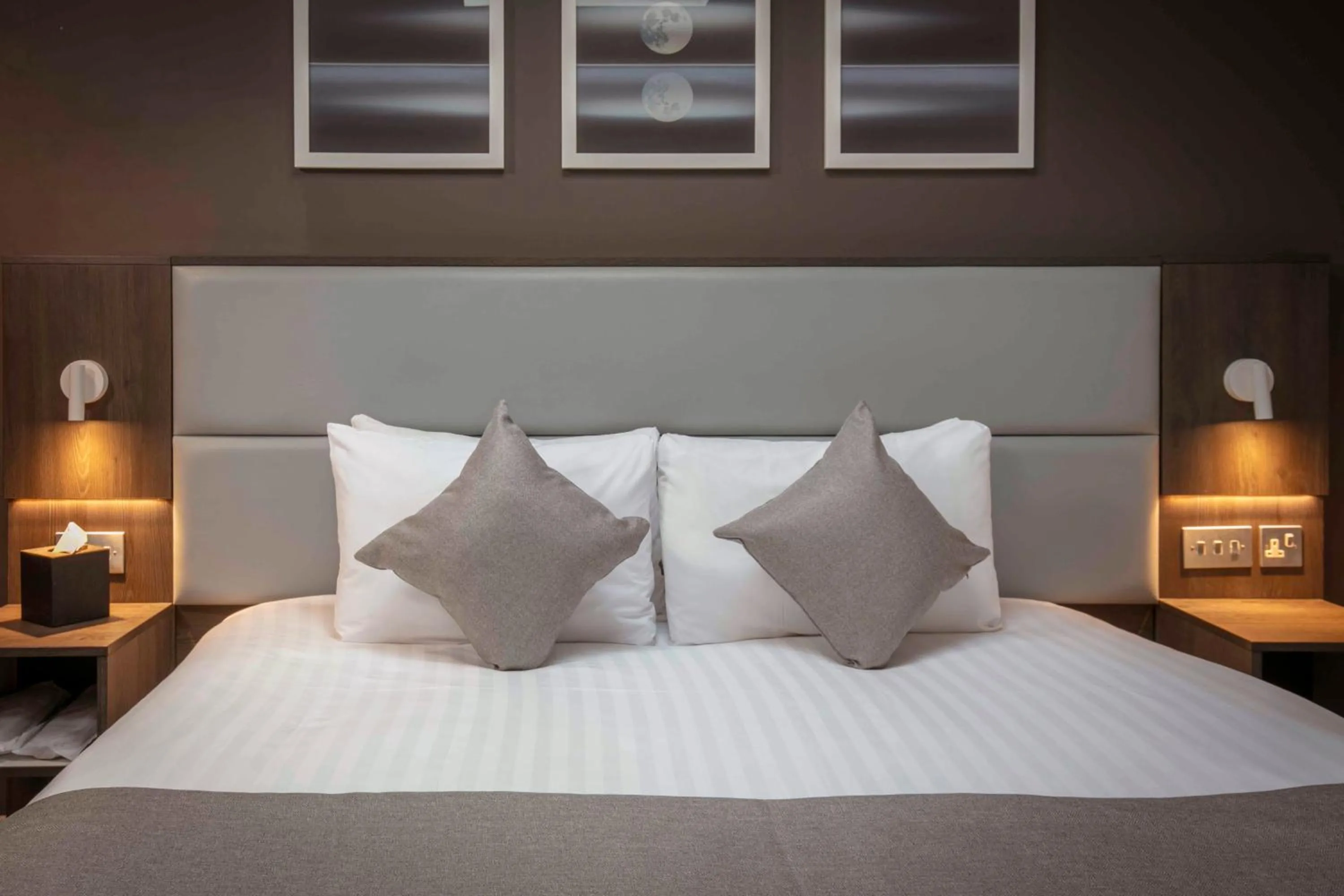 Bed in Best Western Plus Vauxhall Hotel