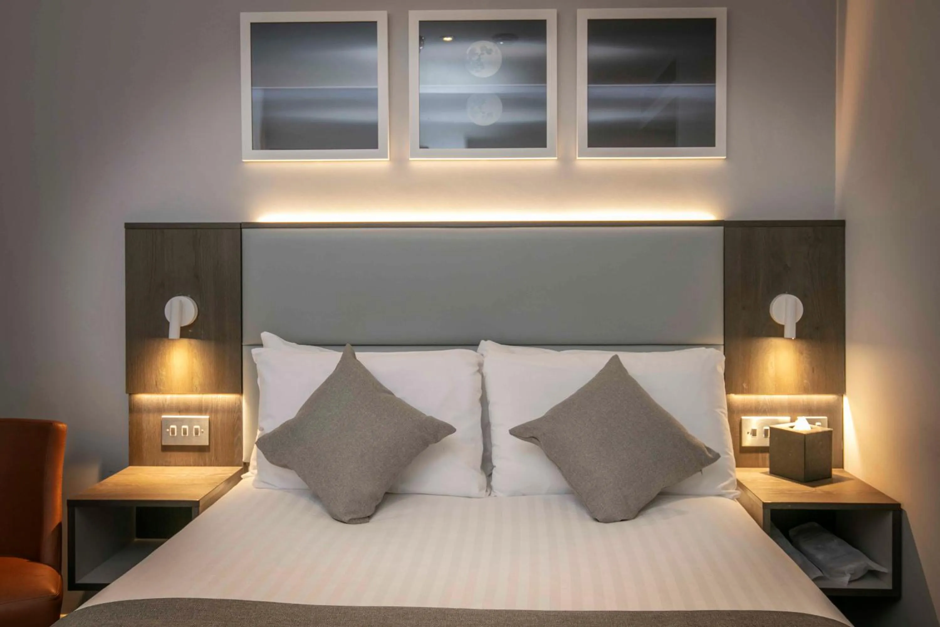 Bed in Best Western Plus Vauxhall Hotel