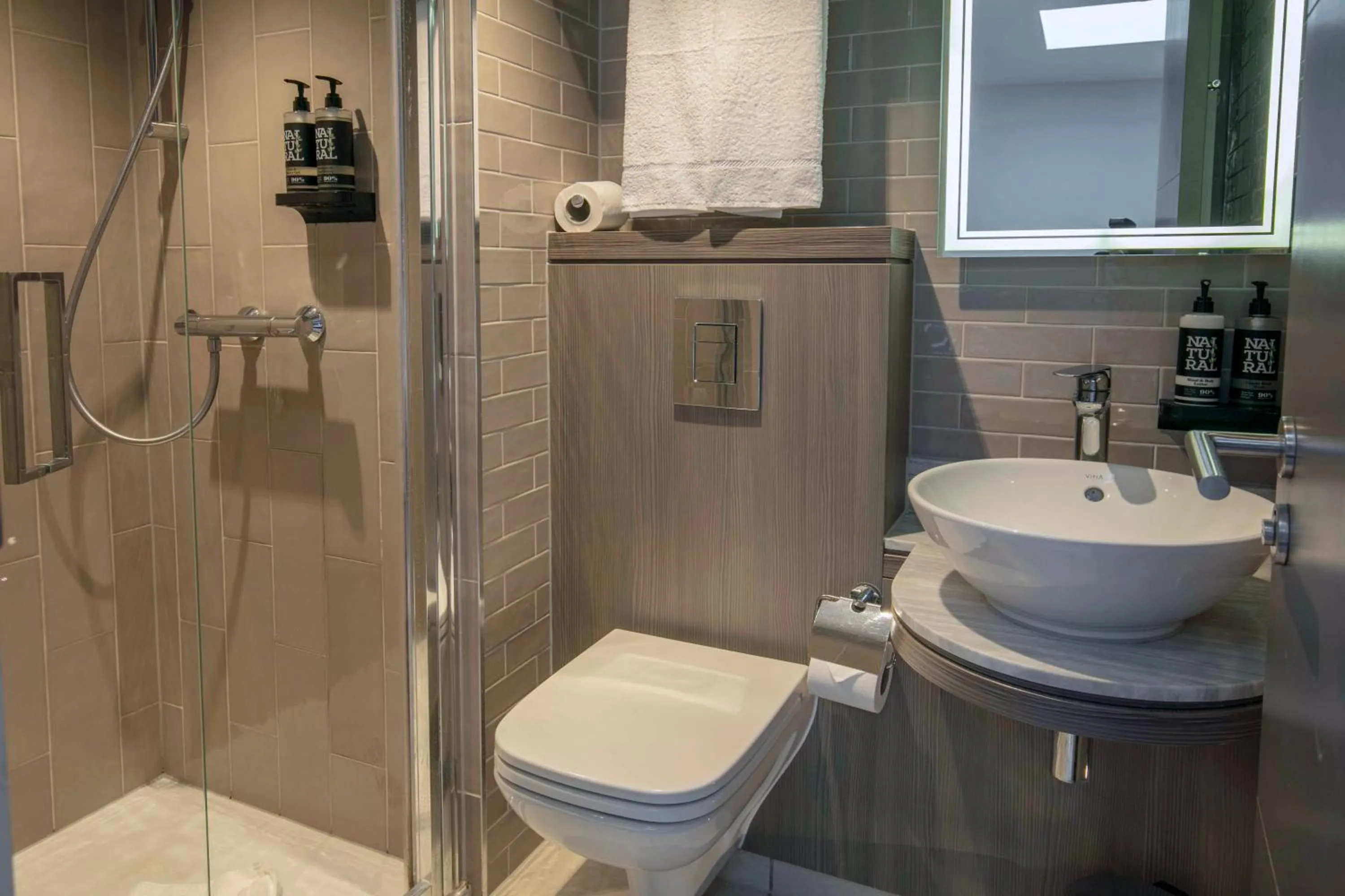 Shower in Best Western Plus Vauxhall Hotel