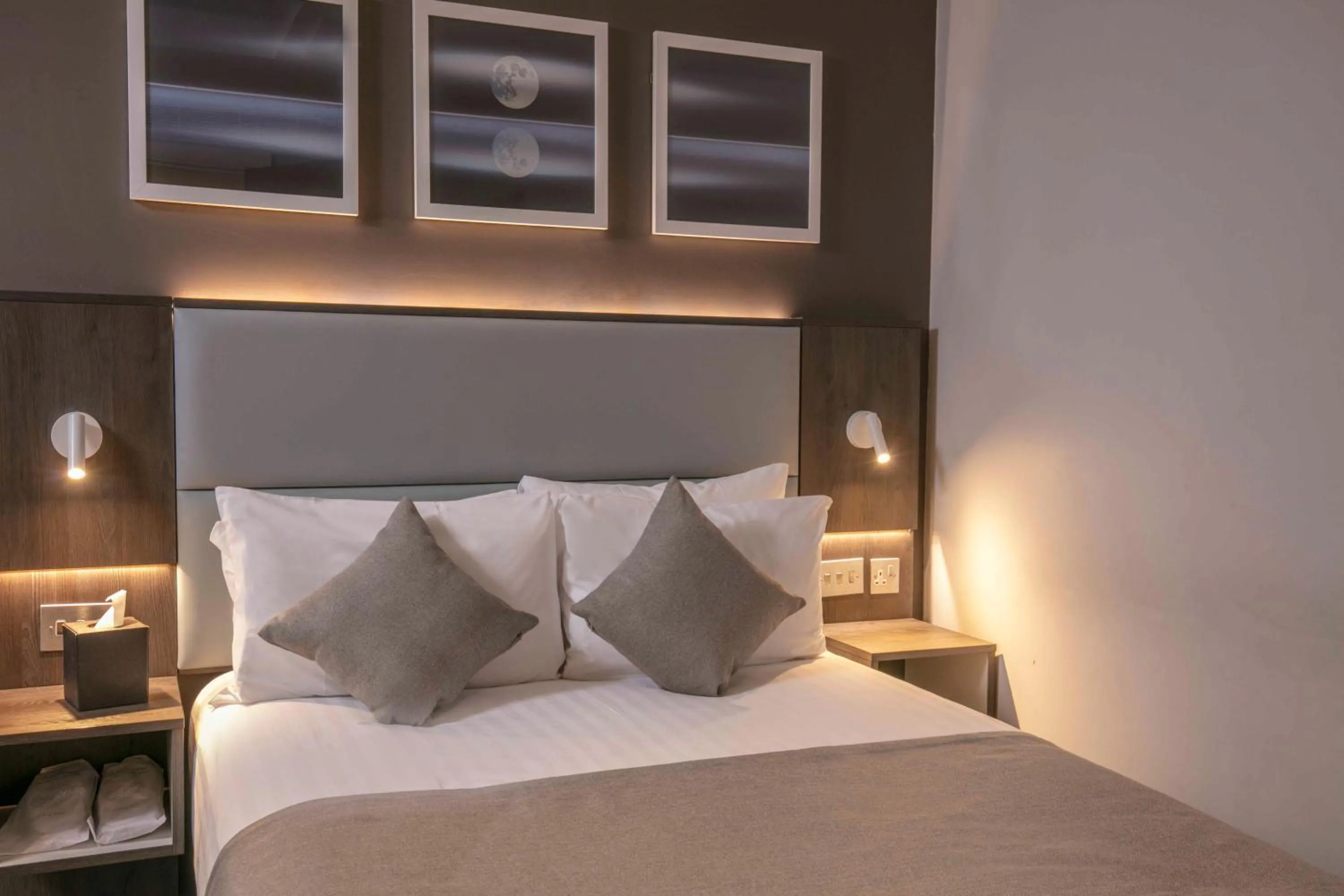 Bed in Best Western Plus Vauxhall Hotel