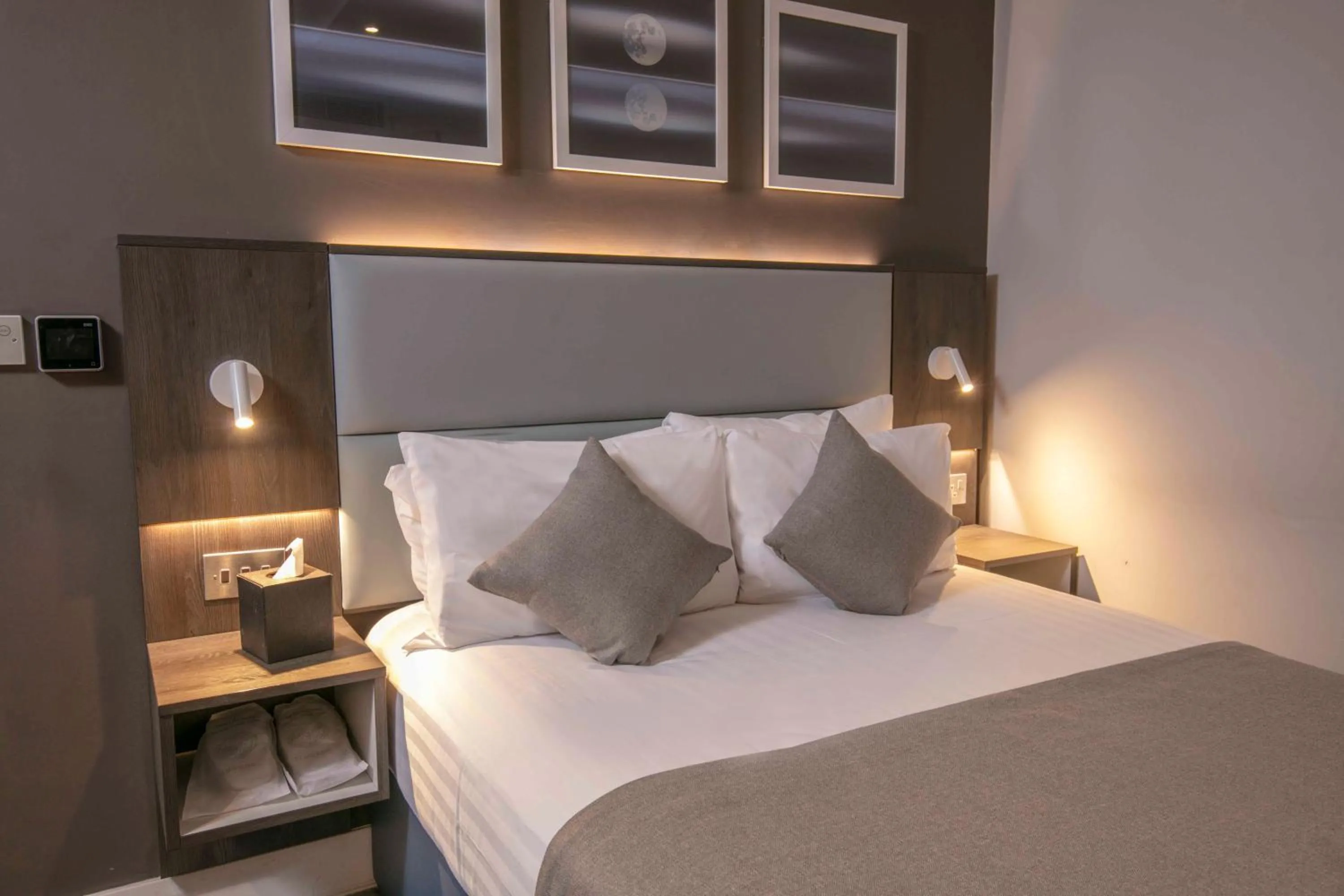 Bed in Best Western Plus Vauxhall Hotel