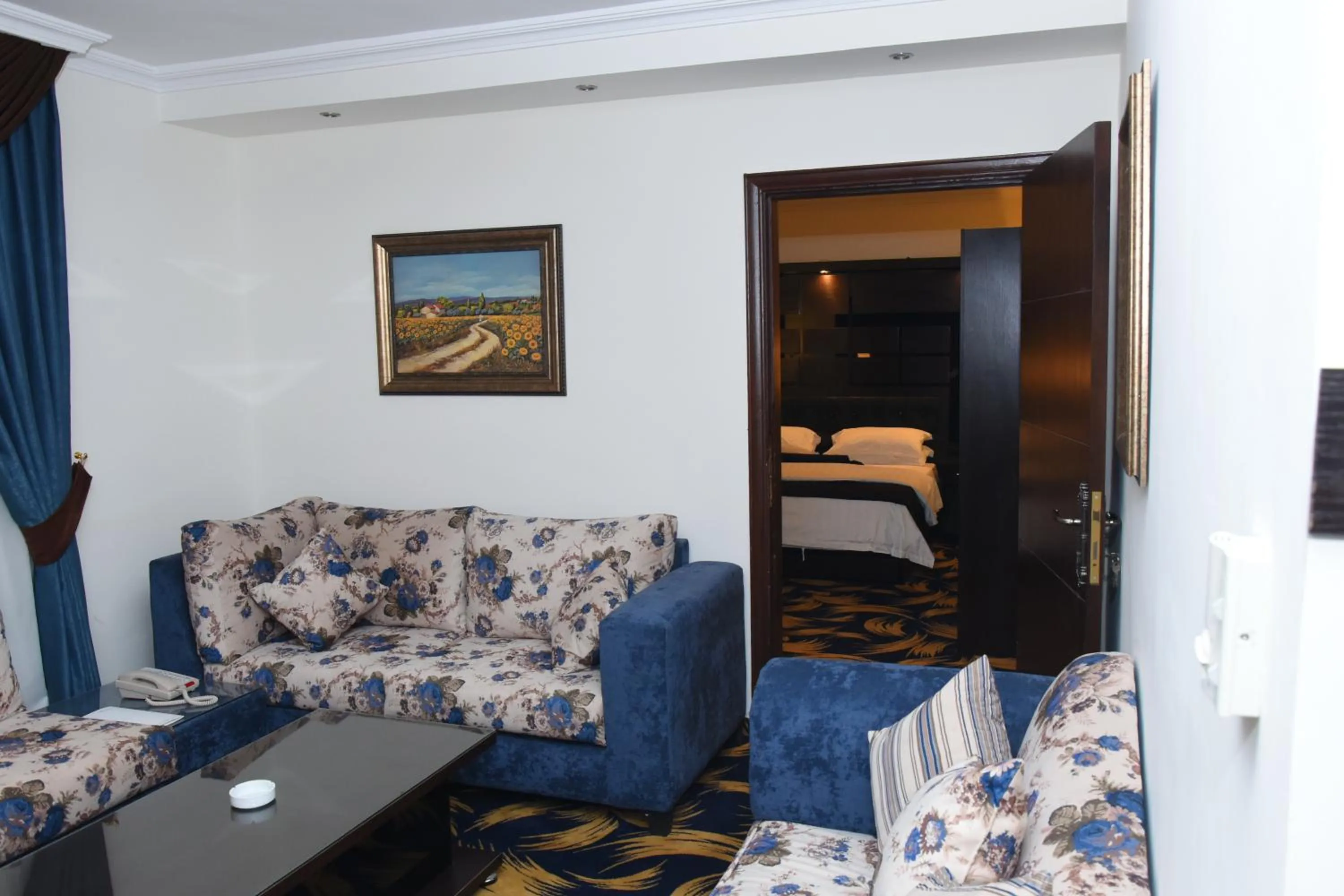 Living room, Bed in Sparr Hotel