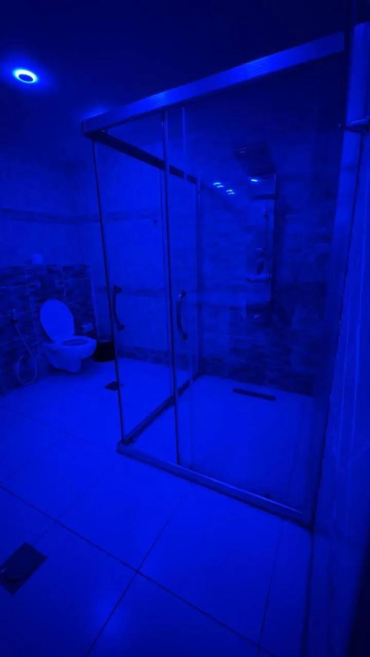 Shower in Sparr Hotel