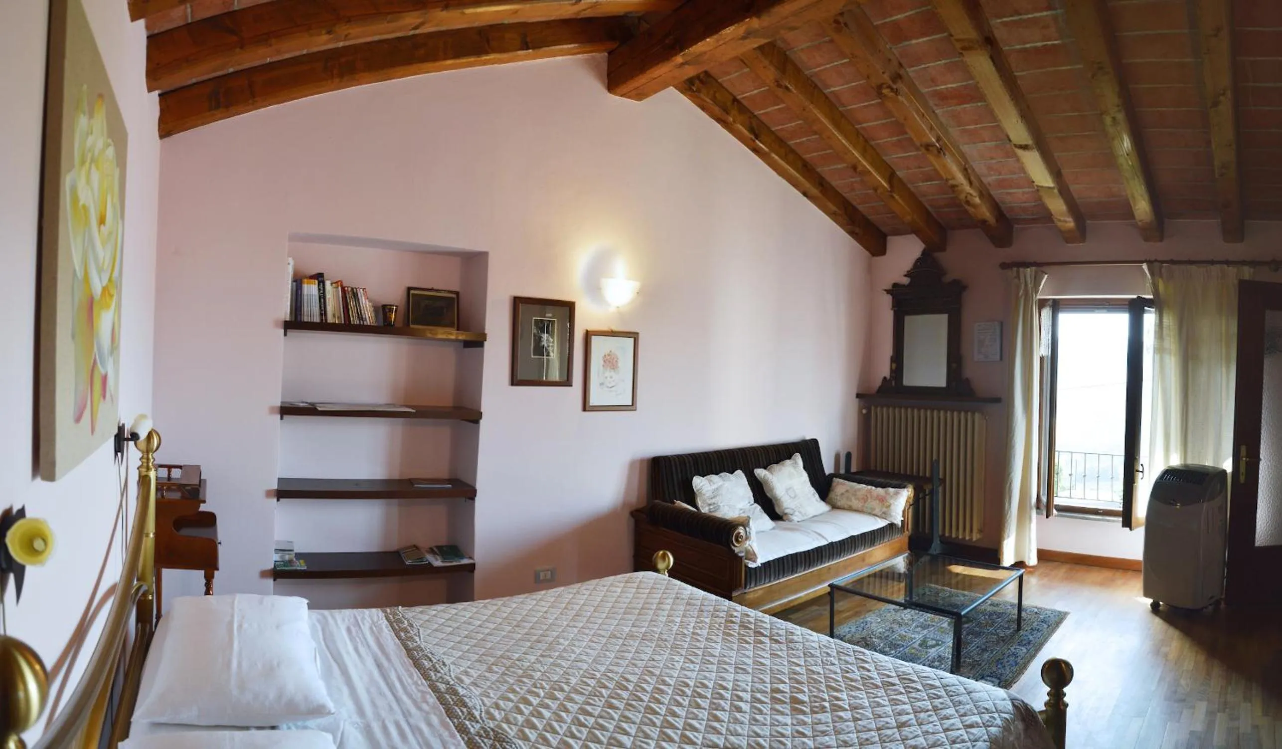 Photo of the whole room, Bed in I Tigli di Altavilla