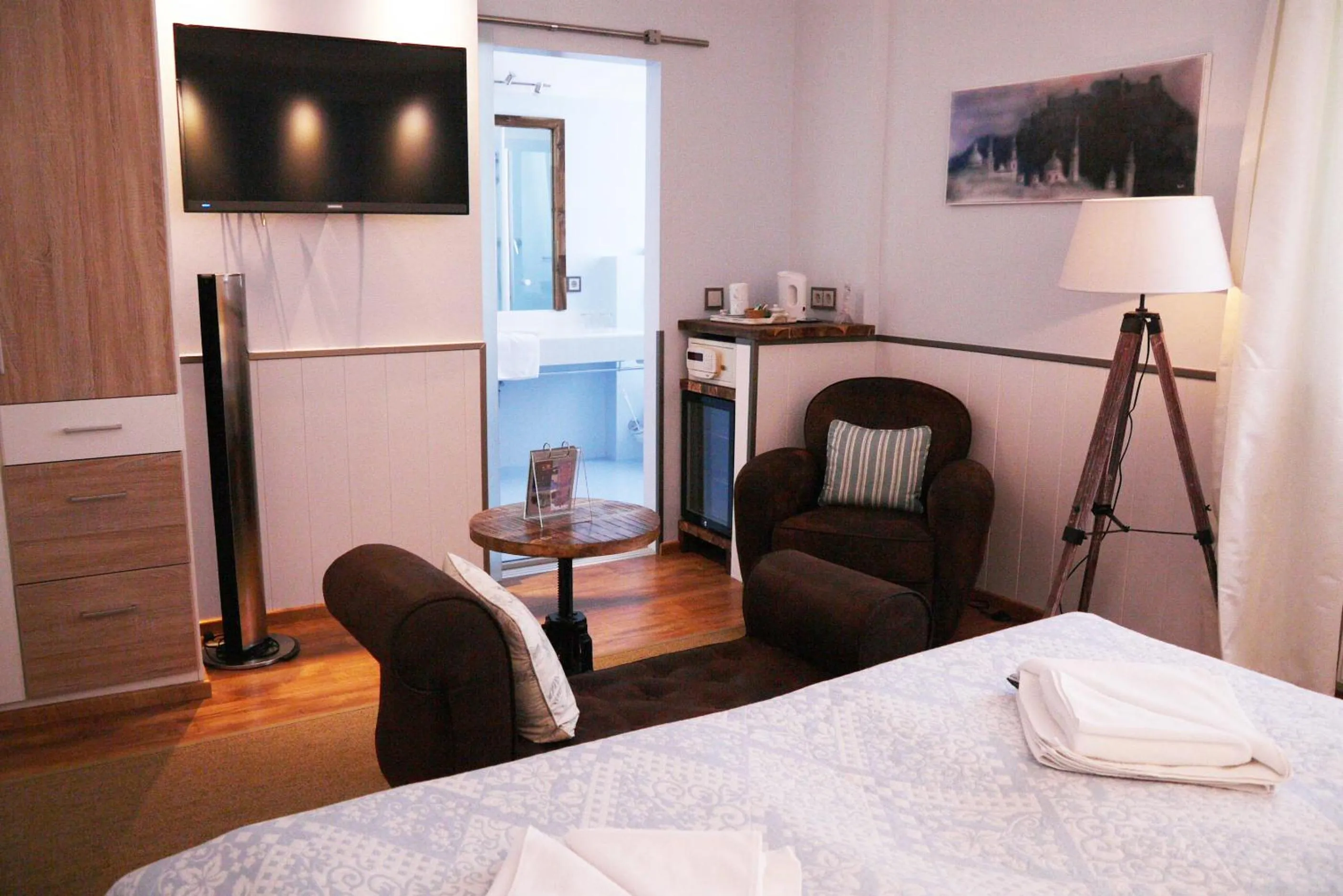 Photo of the whole room, Bed in Bergland Hotel - Adults only