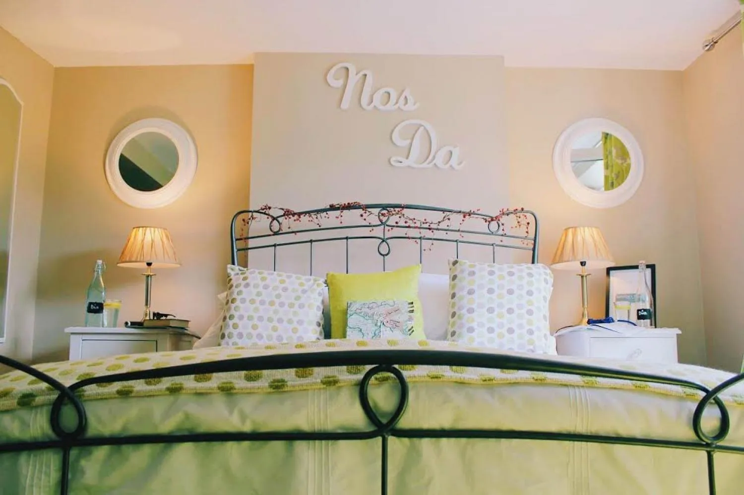 Bedroom, Bed in Glanmor Garden Apartment