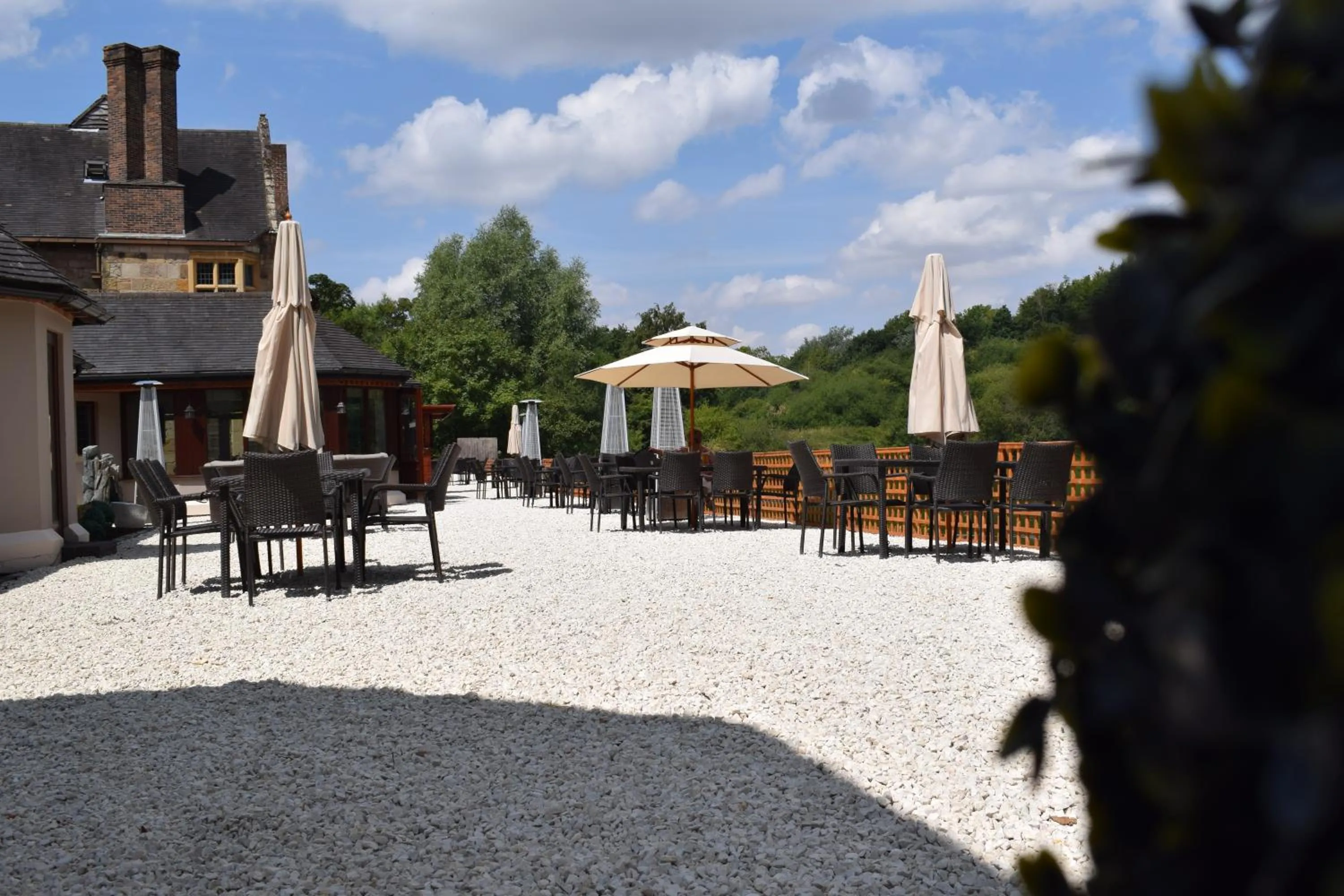 Patio, Beach in Mercure Telford Hotel