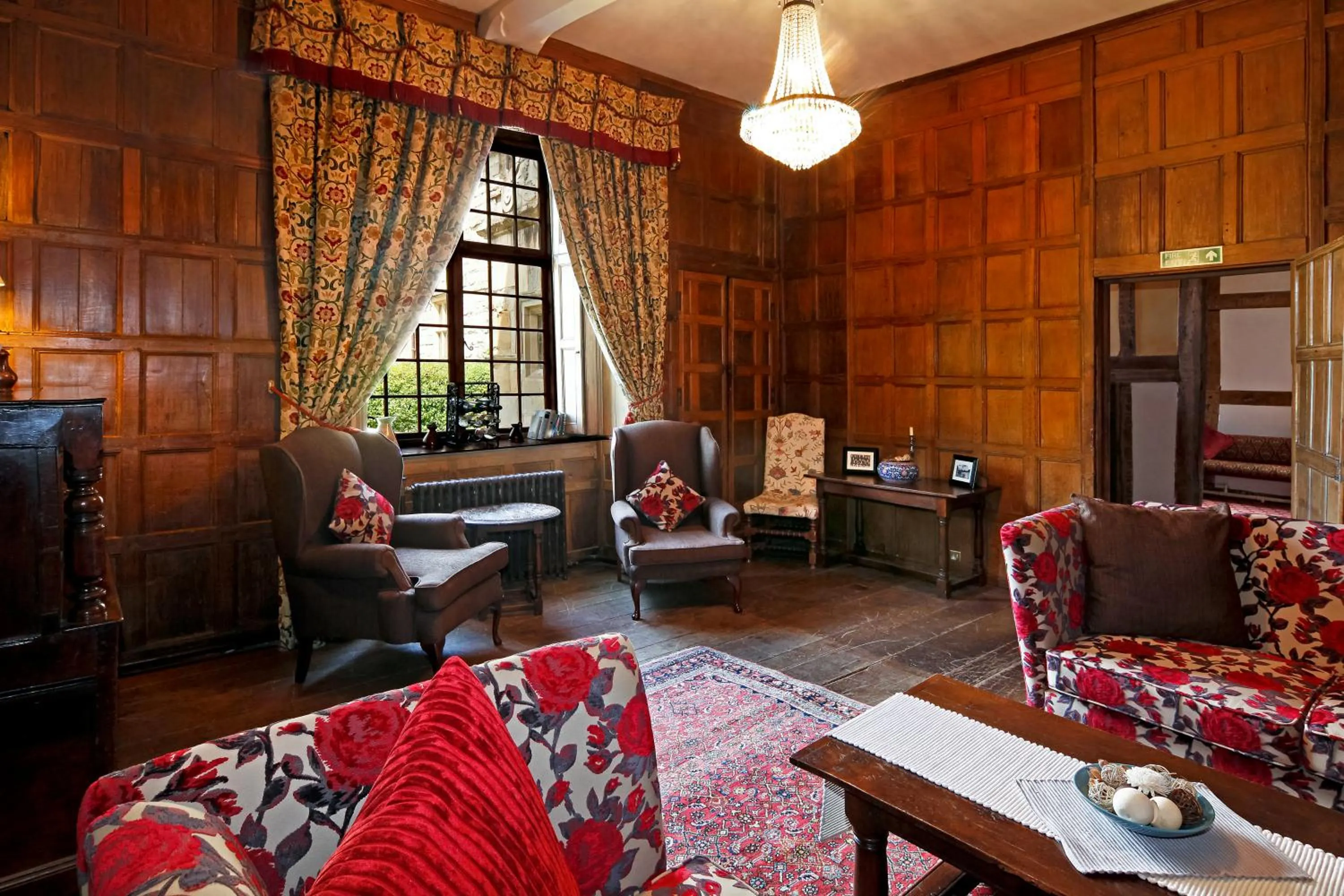 Communal lounge/ TV room, Seating Area in Mercure Telford Hotel