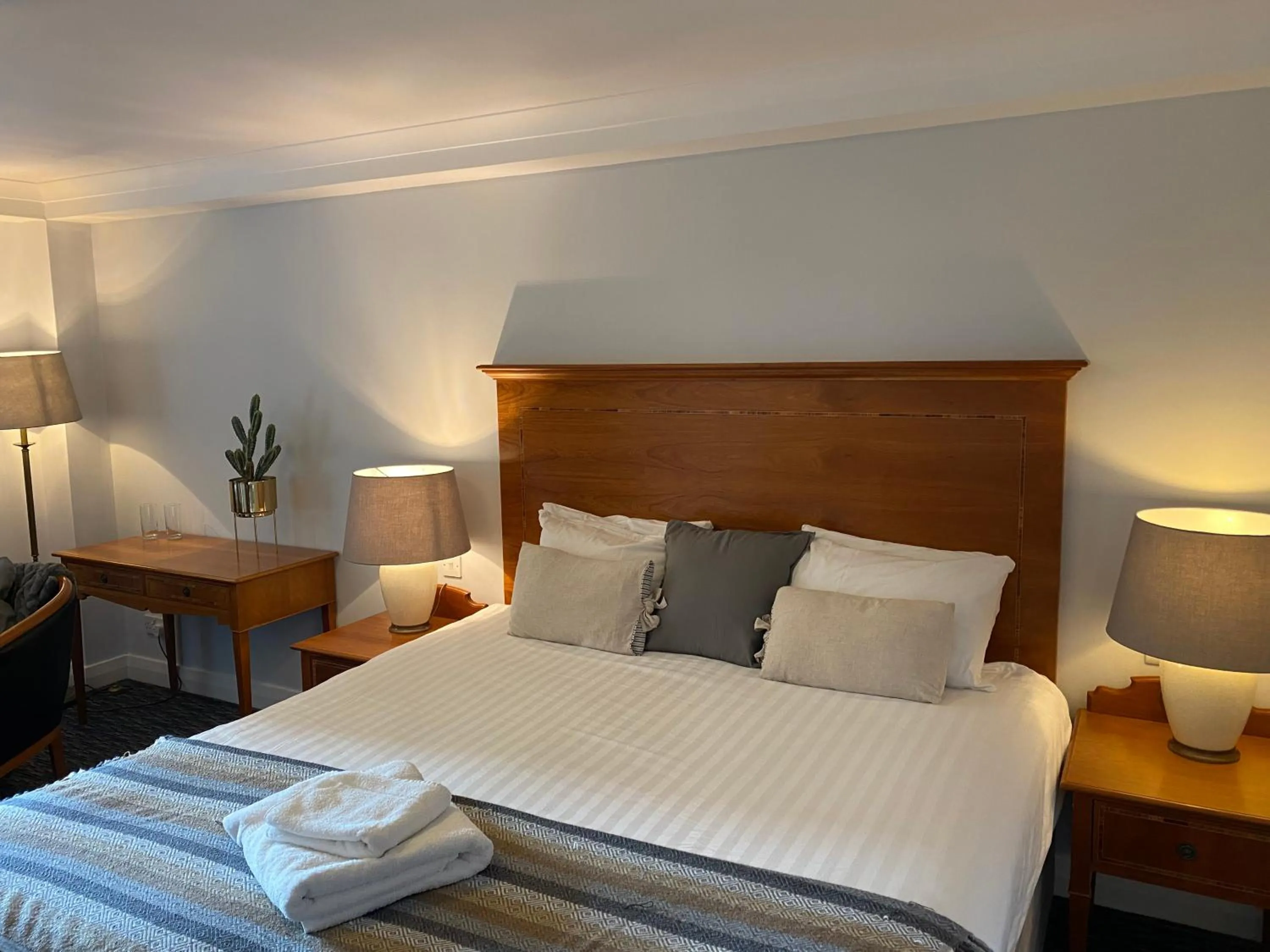 Bed in Glasgow Argyle Hotel, BW Signature Collection