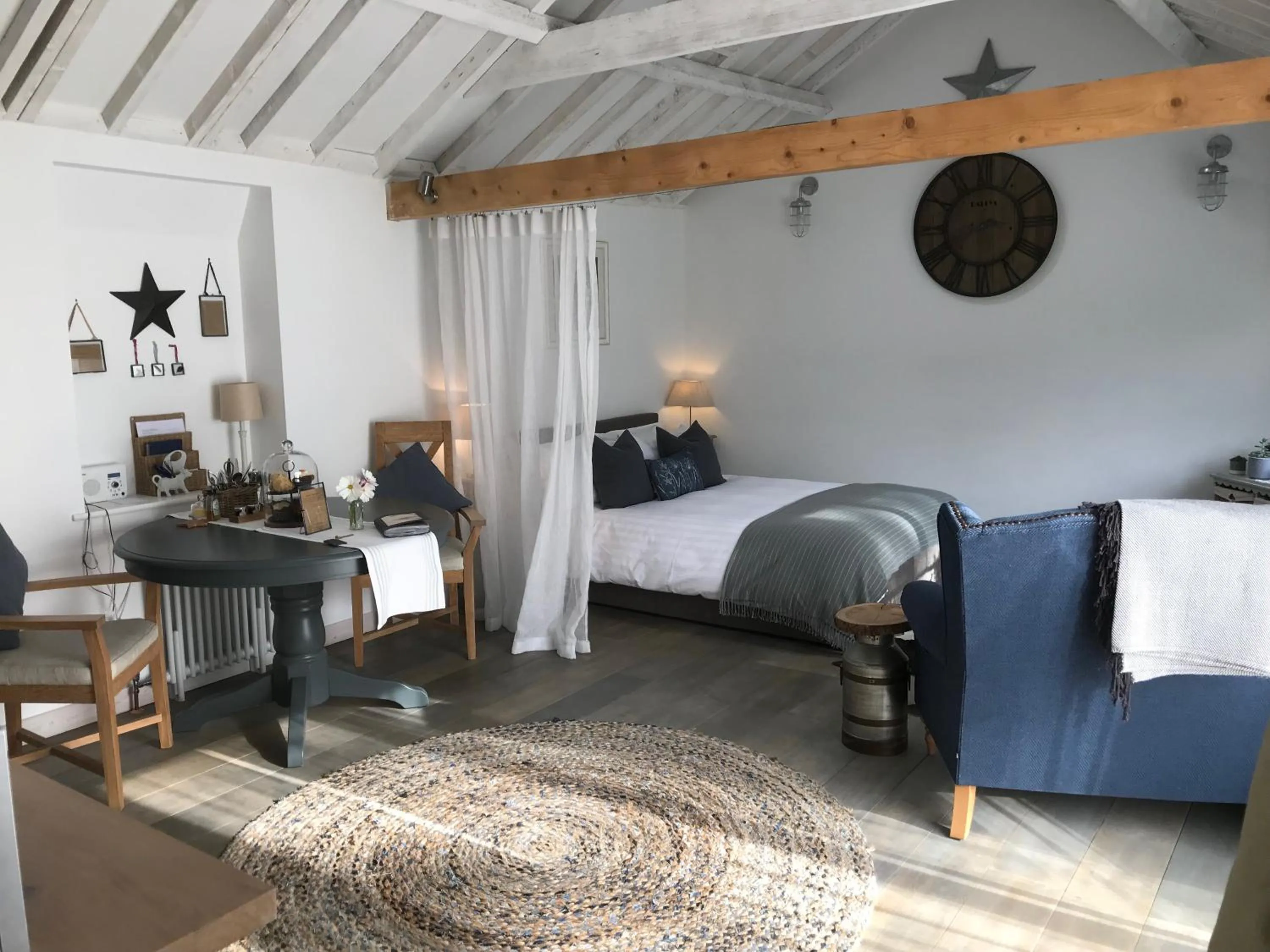Photo of the whole room, Bed in Crafts Hill Barn