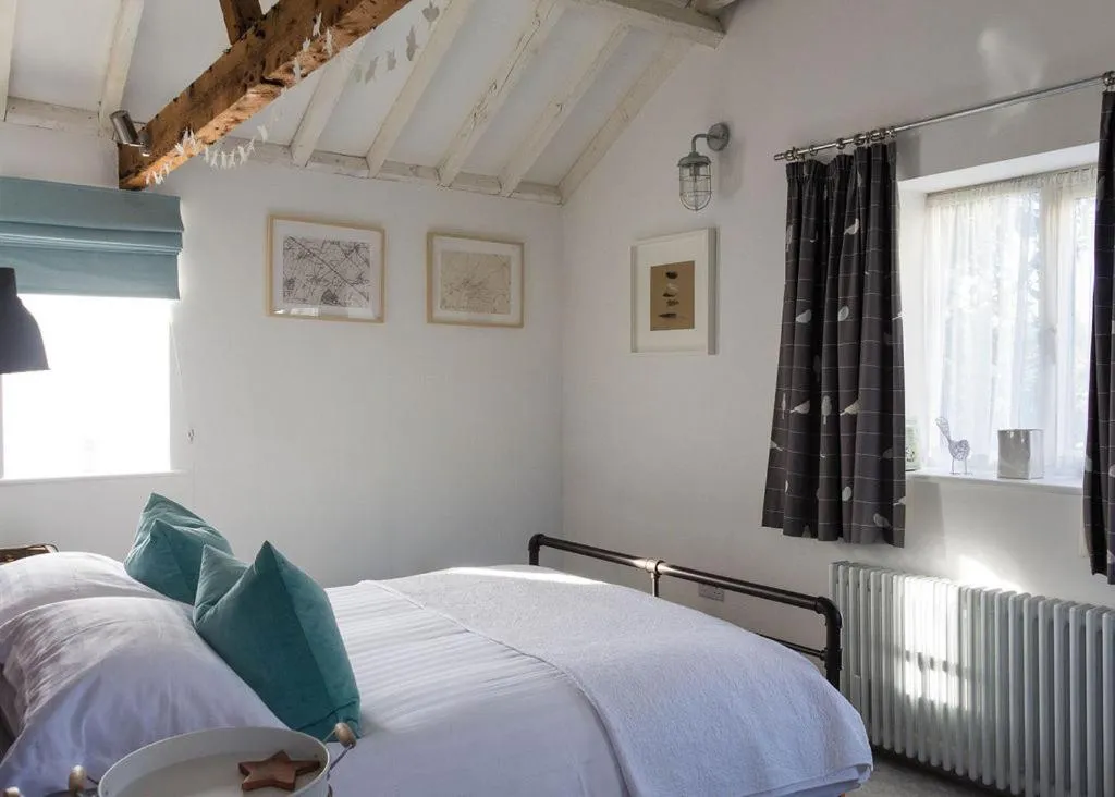 Bedroom, Bed in Crafts Hill Barn
