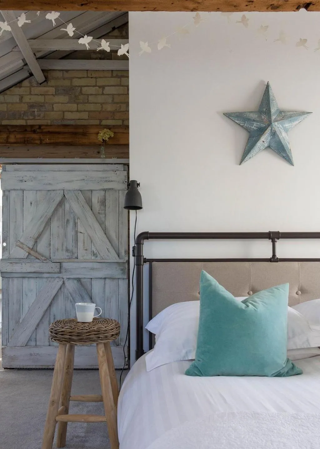 Bedroom, Bed in Crafts Hill Barn