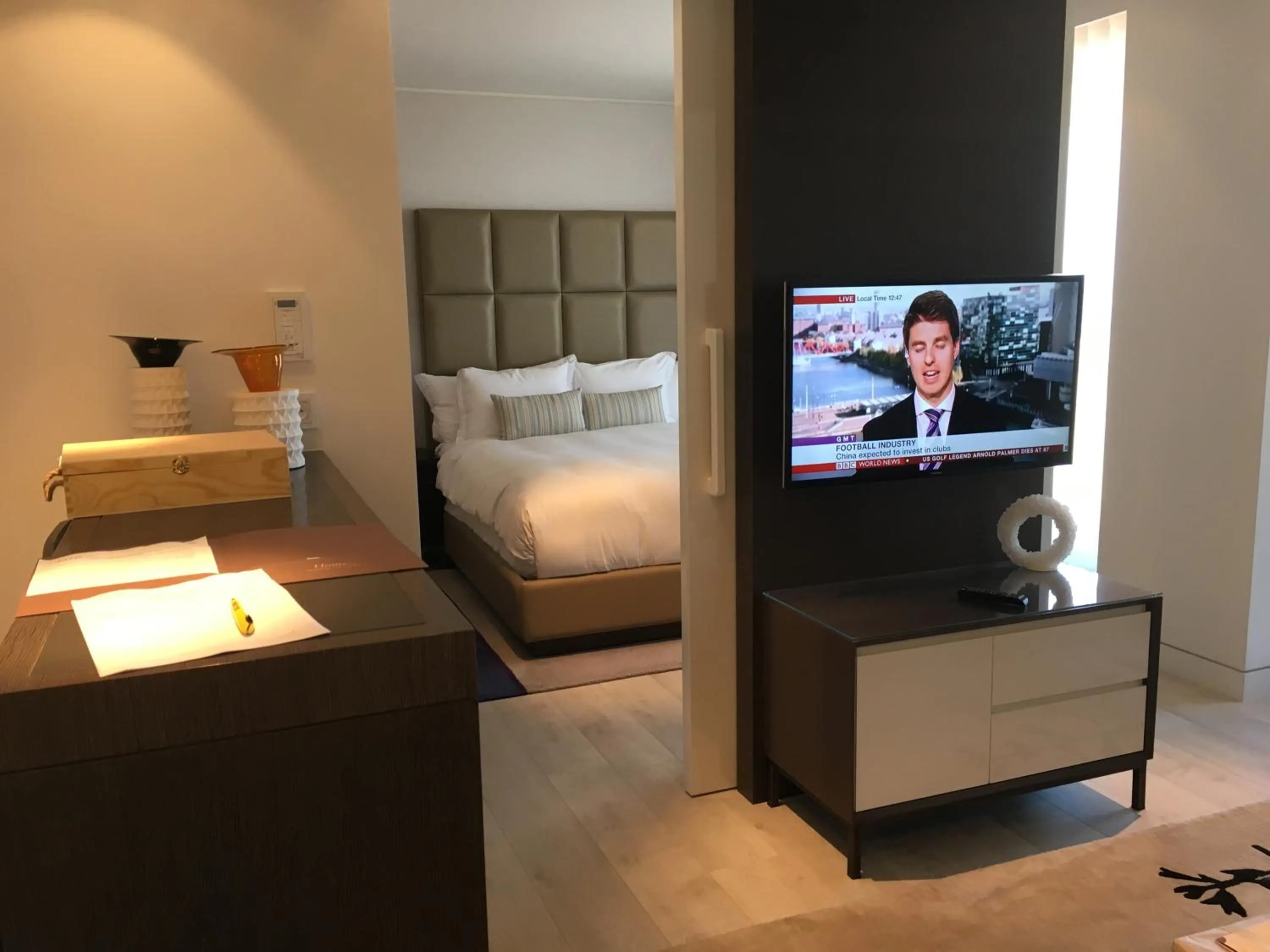 Living room, Bed in First Class Marina Herzlia