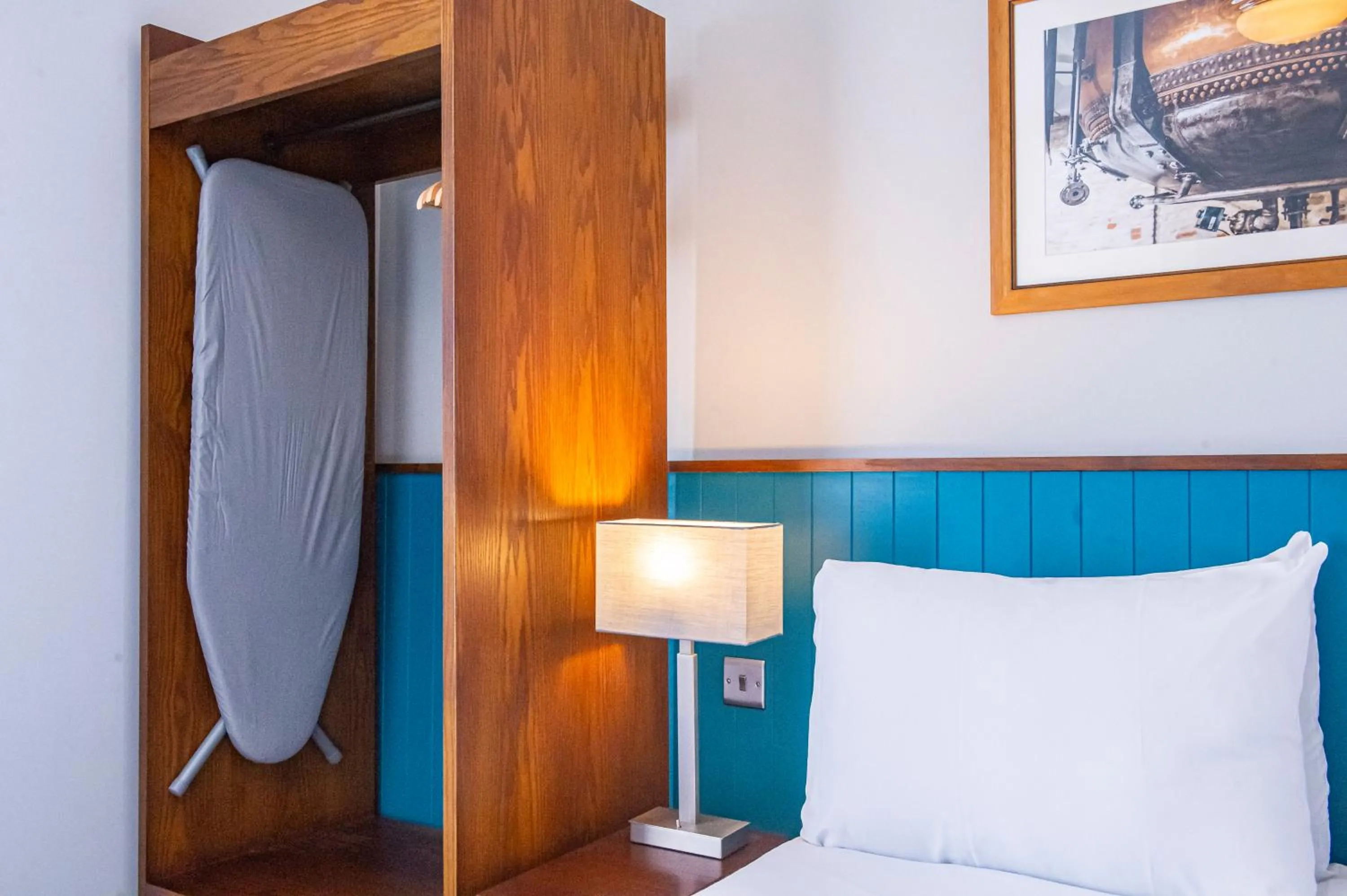 Bed in Highfield Hotel By Greene King Inn