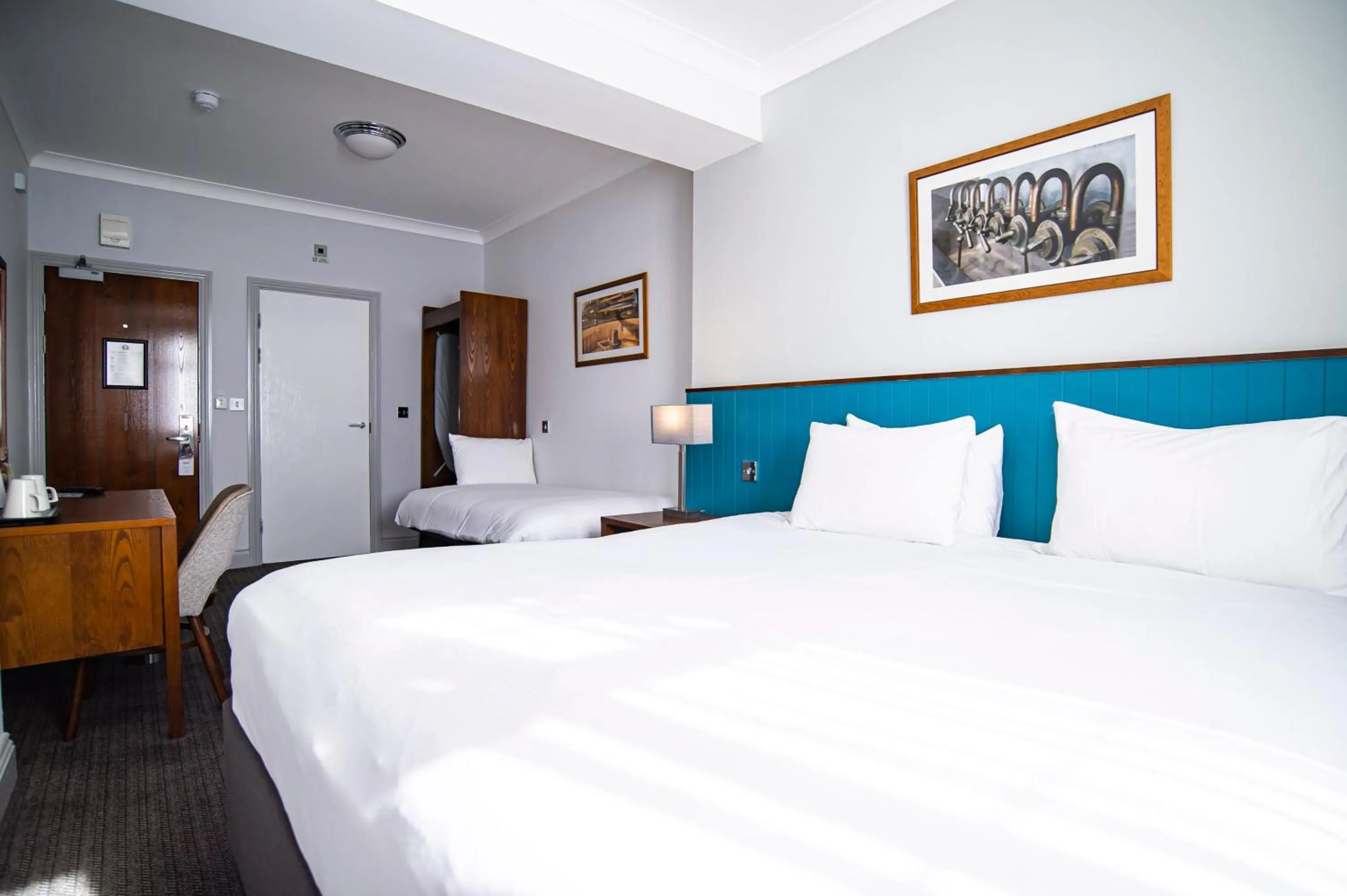 Bed in Highfield Hotel By Greene King Inn