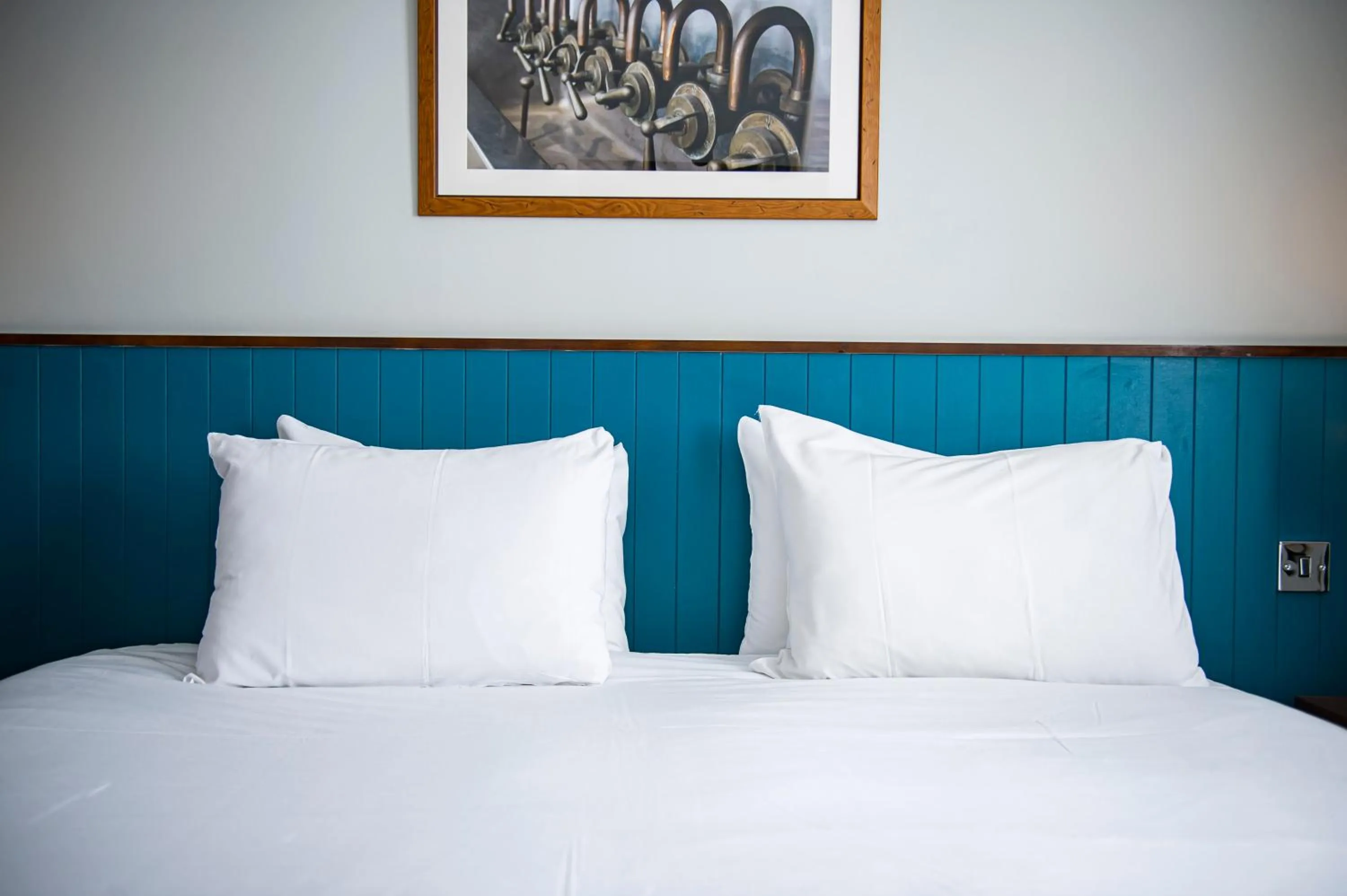 Bed in Highfield Hotel By Greene King Inn