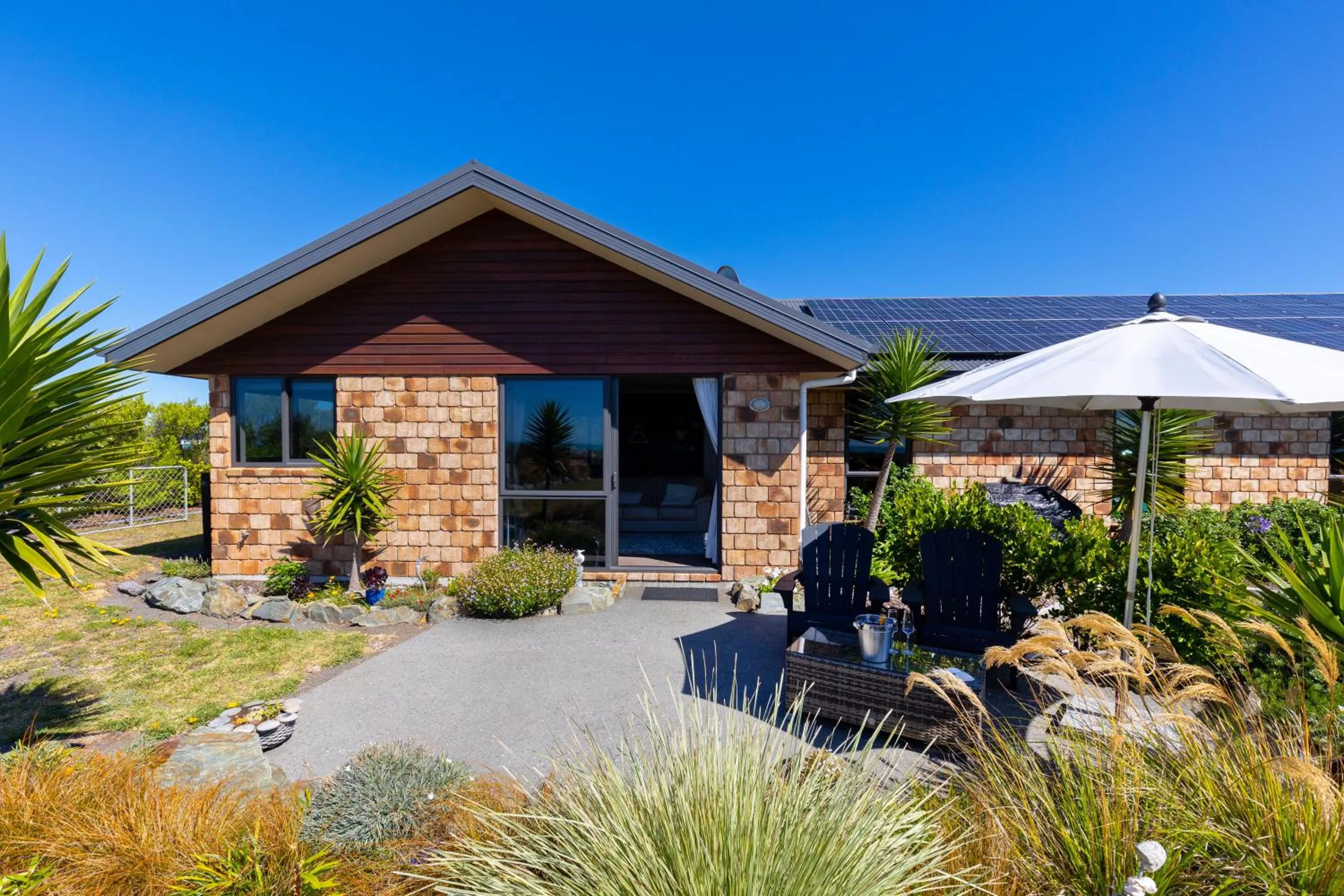 Property building in Ocean View Beachfront Apartment