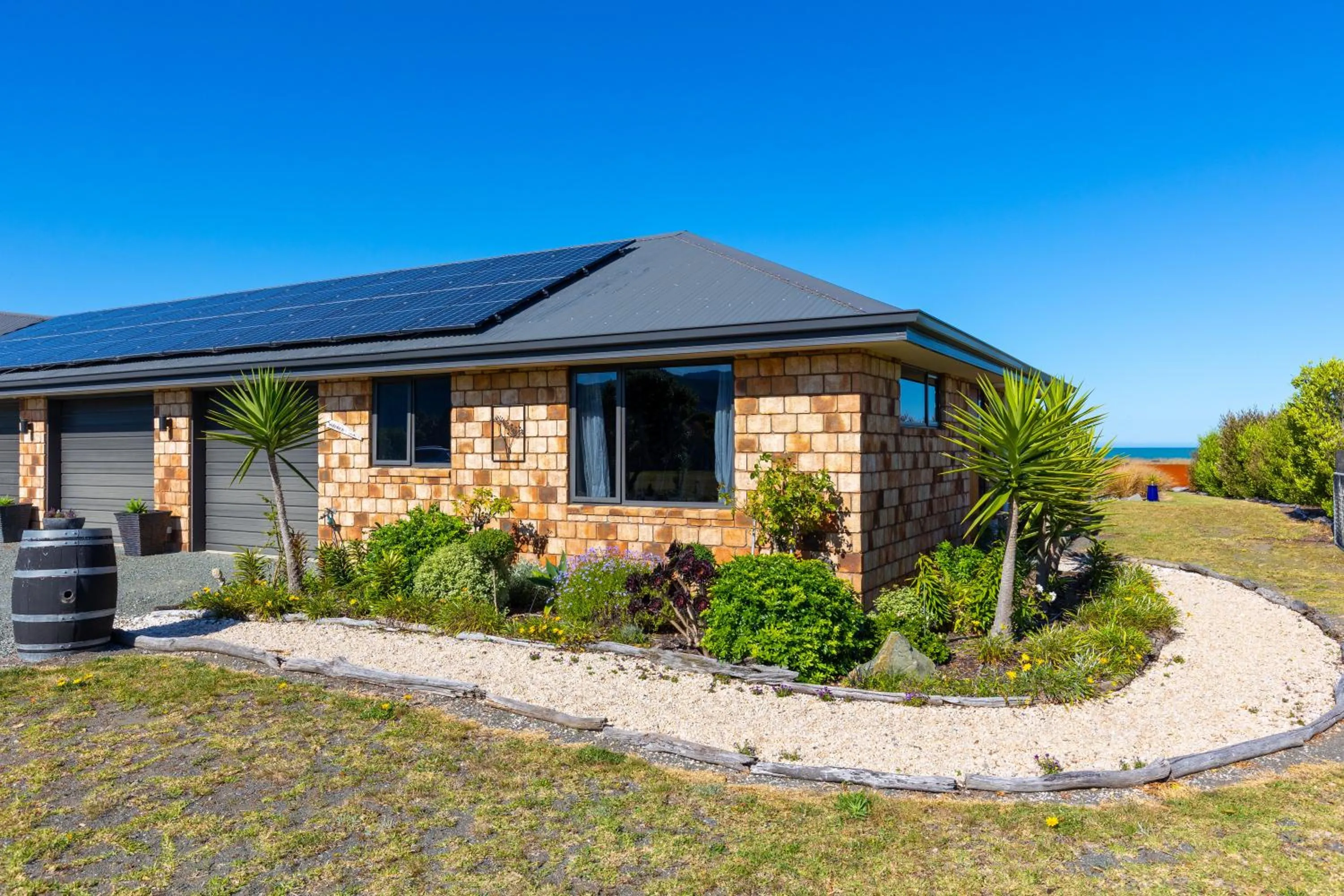 Property building in Ocean View Beachfront Apartment