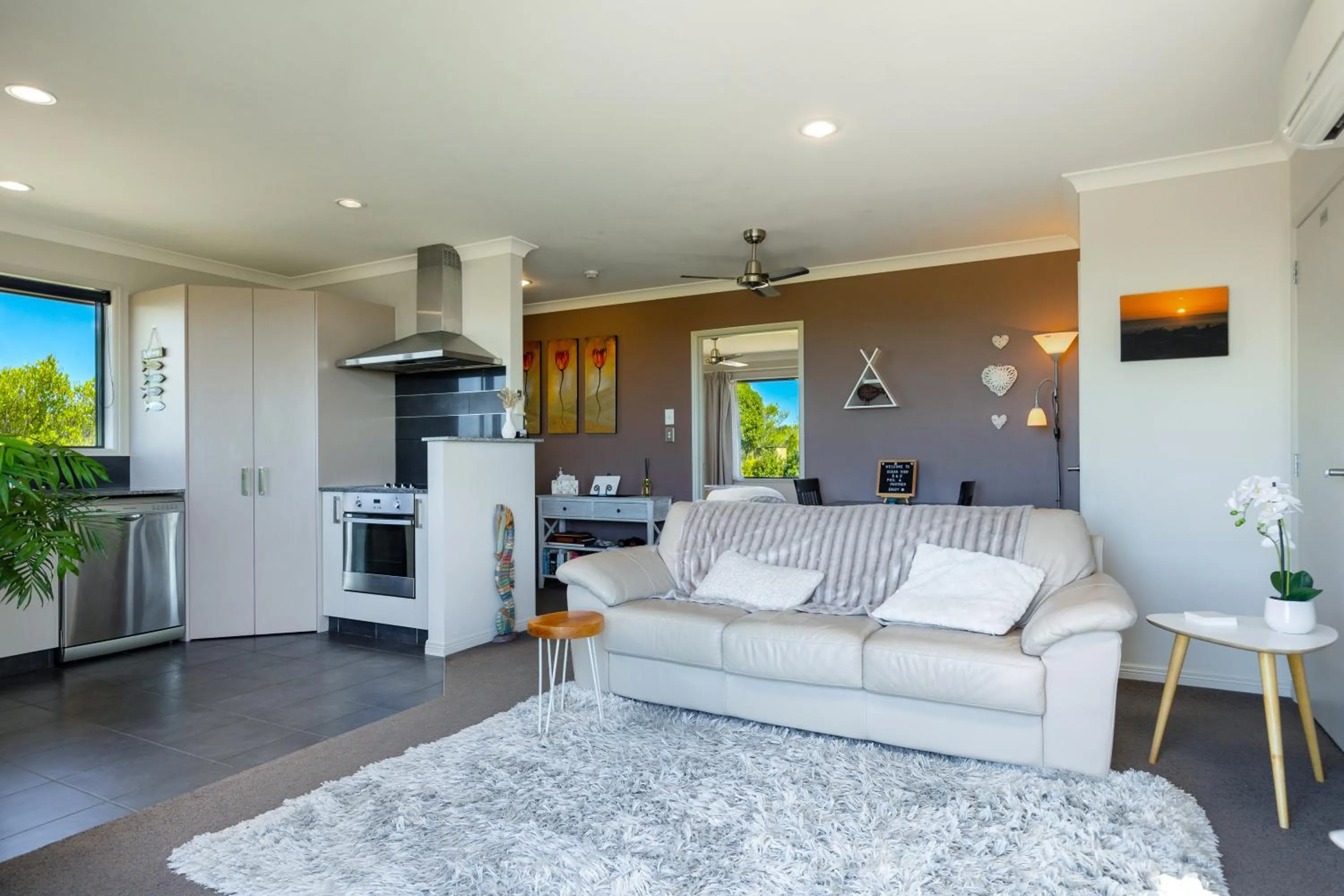 Kitchen or kitchenette in Ocean View Beachfront Apartment
