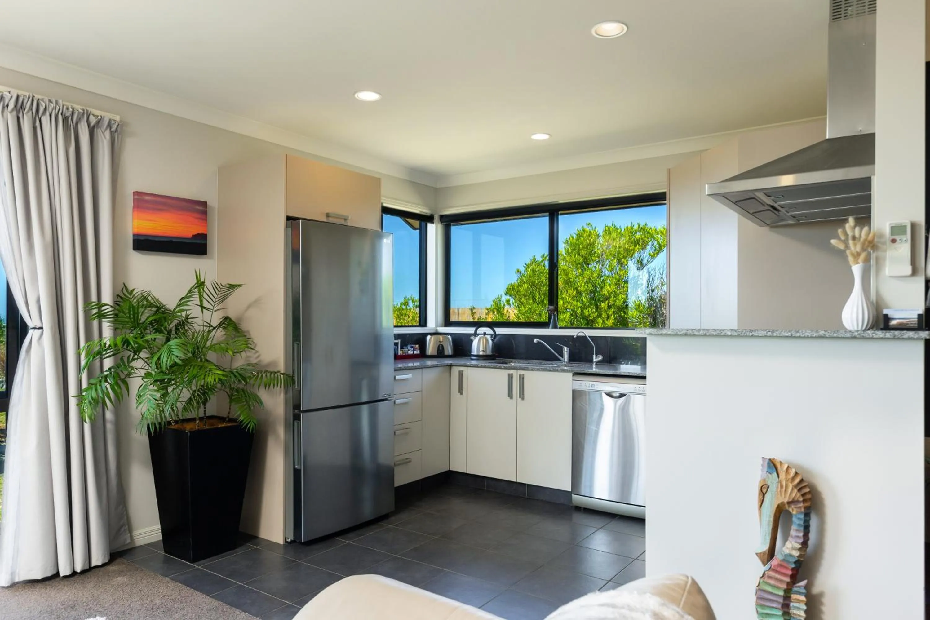 Kitchen or kitchenette in Ocean View Beachfront Apartment