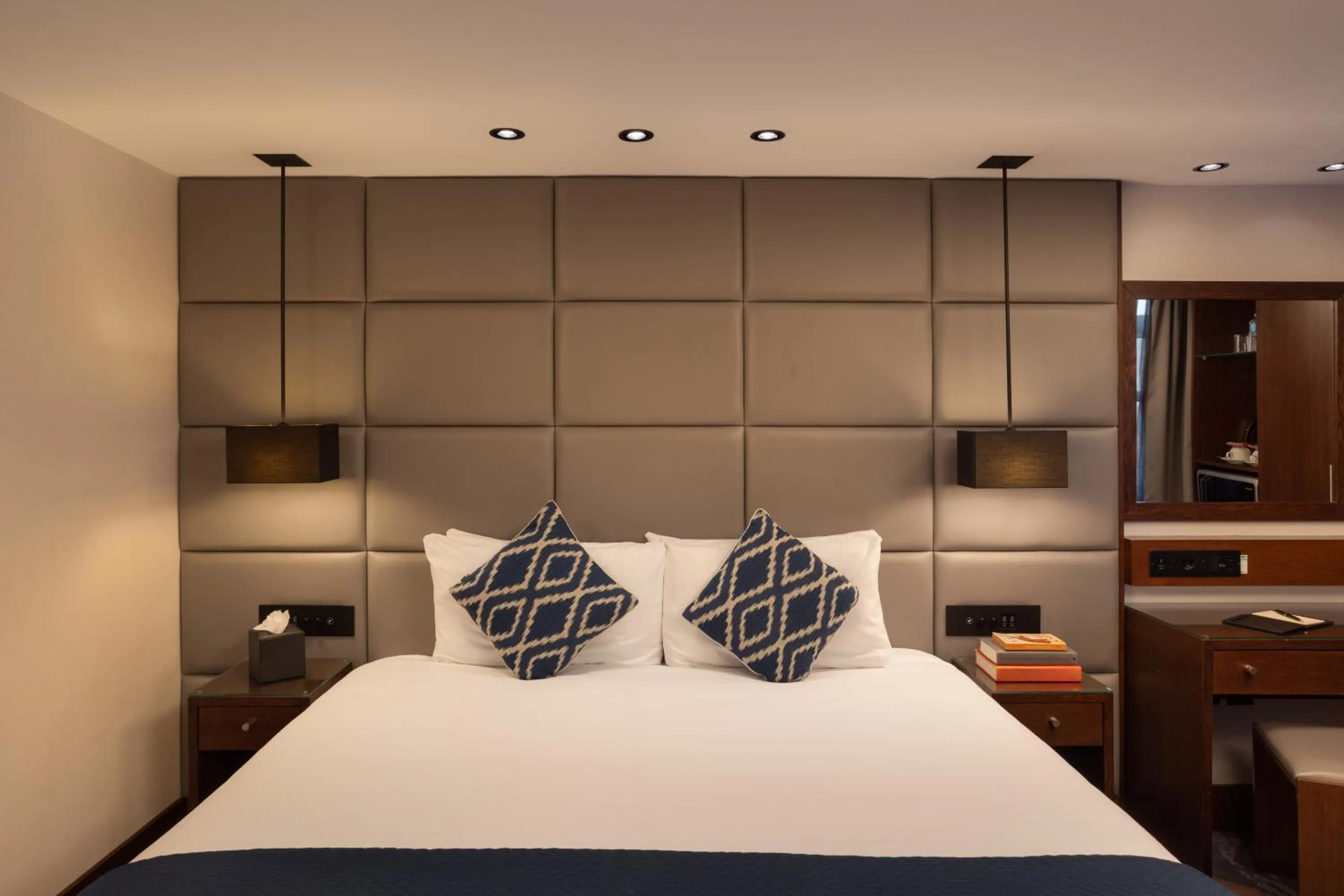 Bed in Montcalm Chilworth Townhouse, Paddington