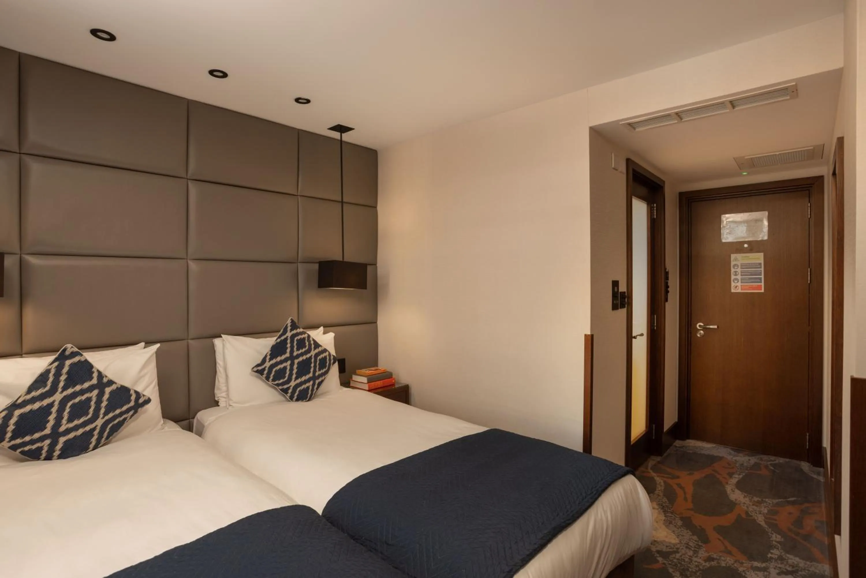 Bed in Montcalm Chilworth Townhouse, Paddington