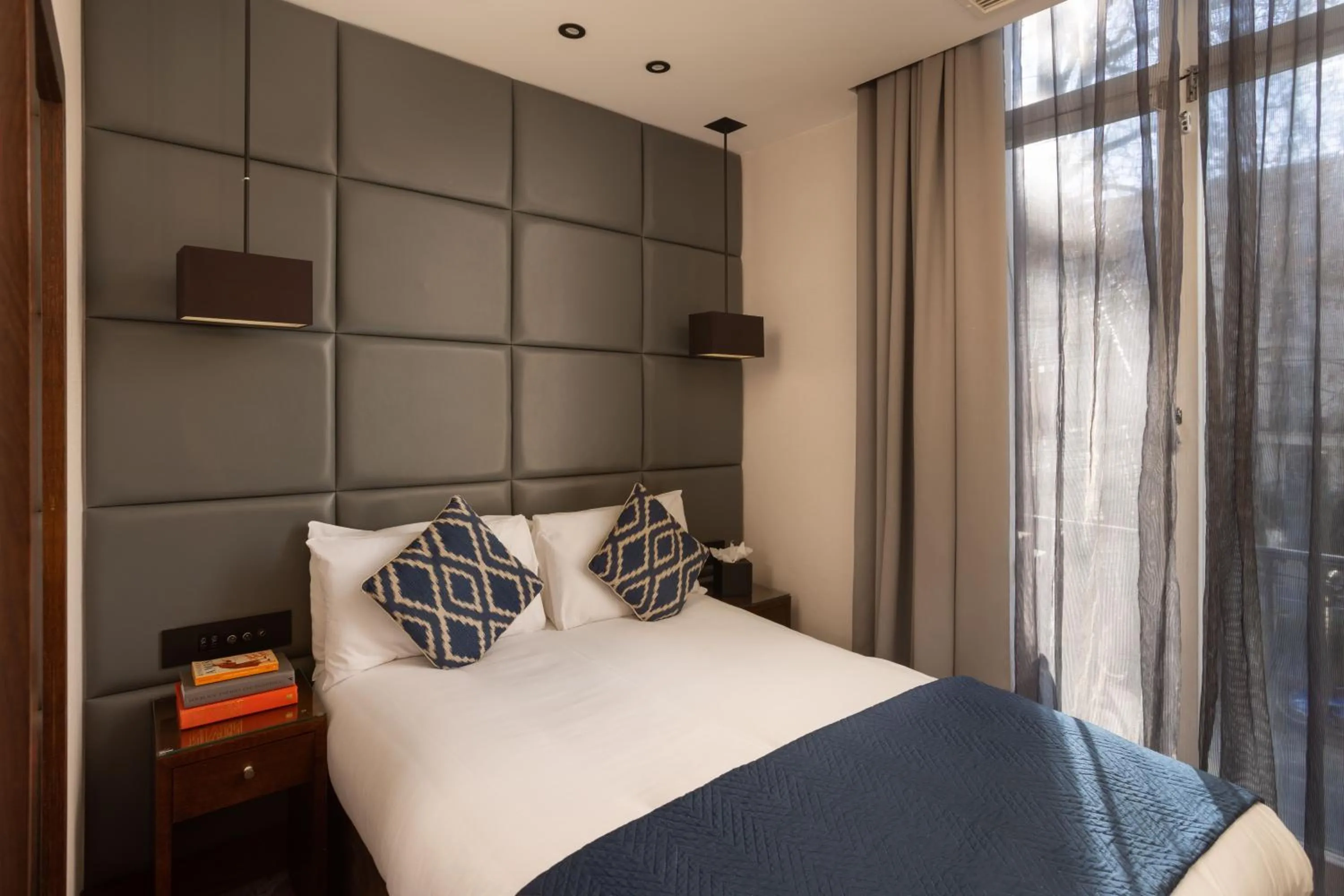 Compact Double Room in Montcalm Chilworth Townhouse, Paddington