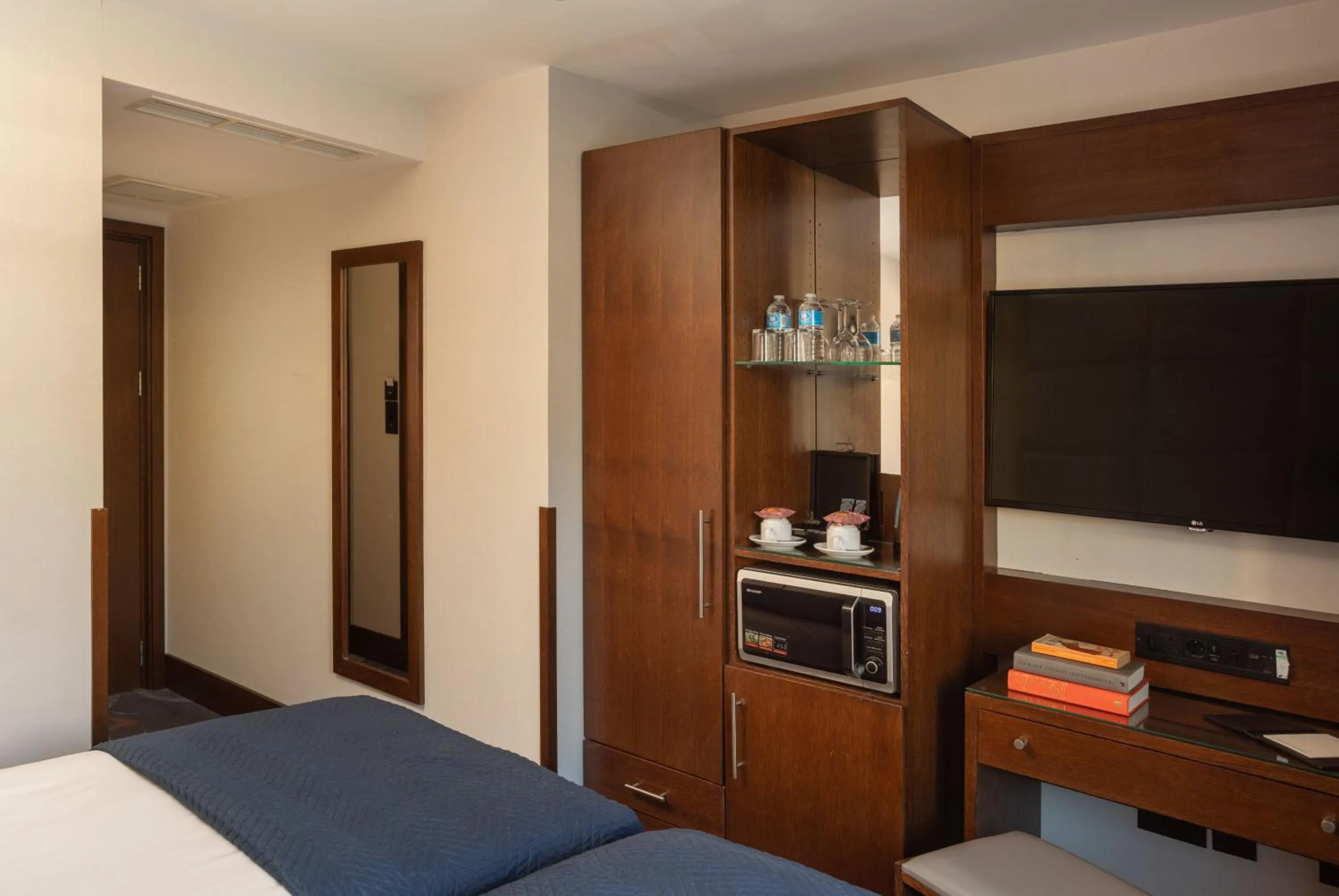 Bed in Montcalm Chilworth Townhouse, Paddington