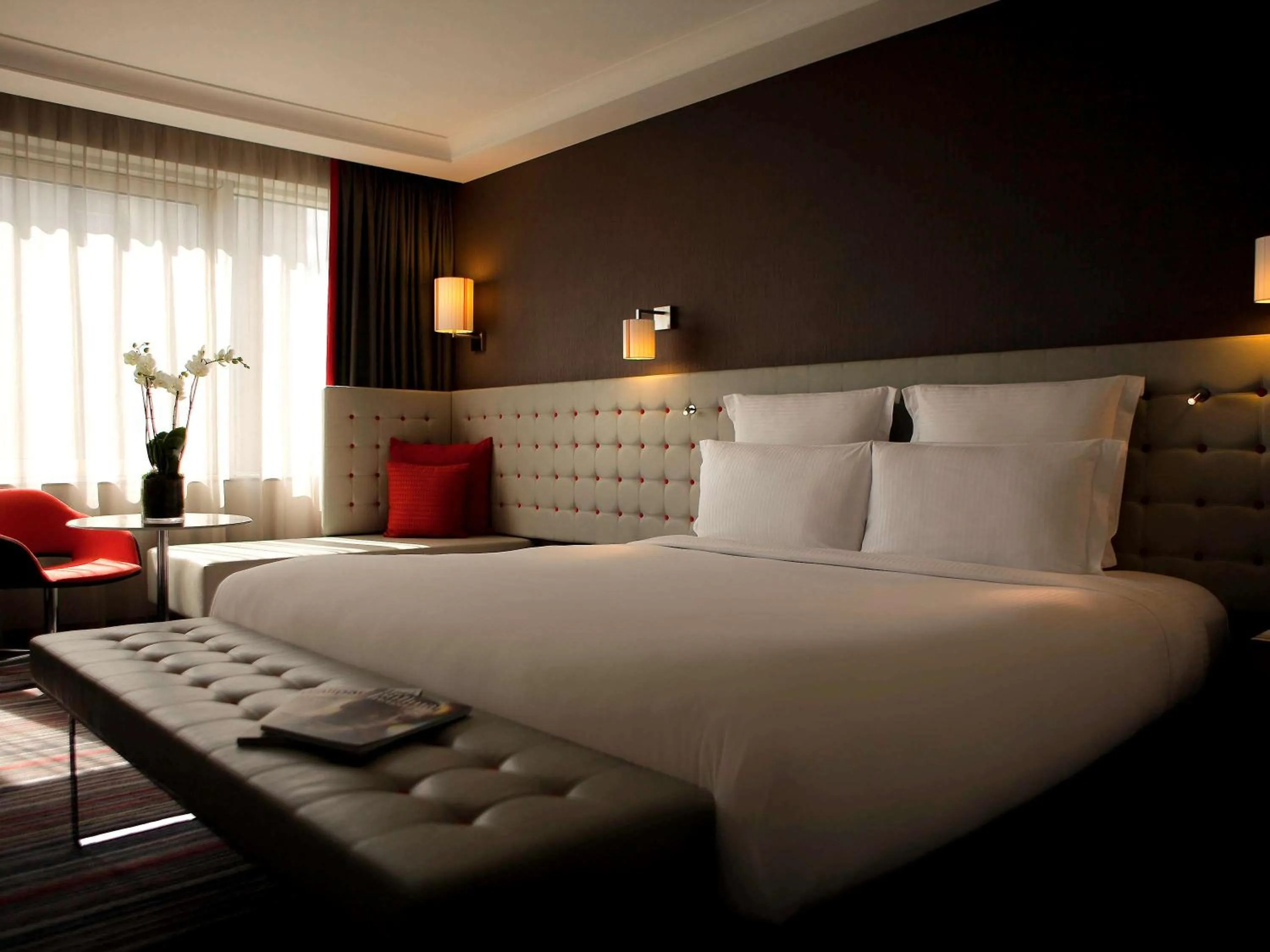 Photo of the whole room, Bed in Pullman London St Pancras