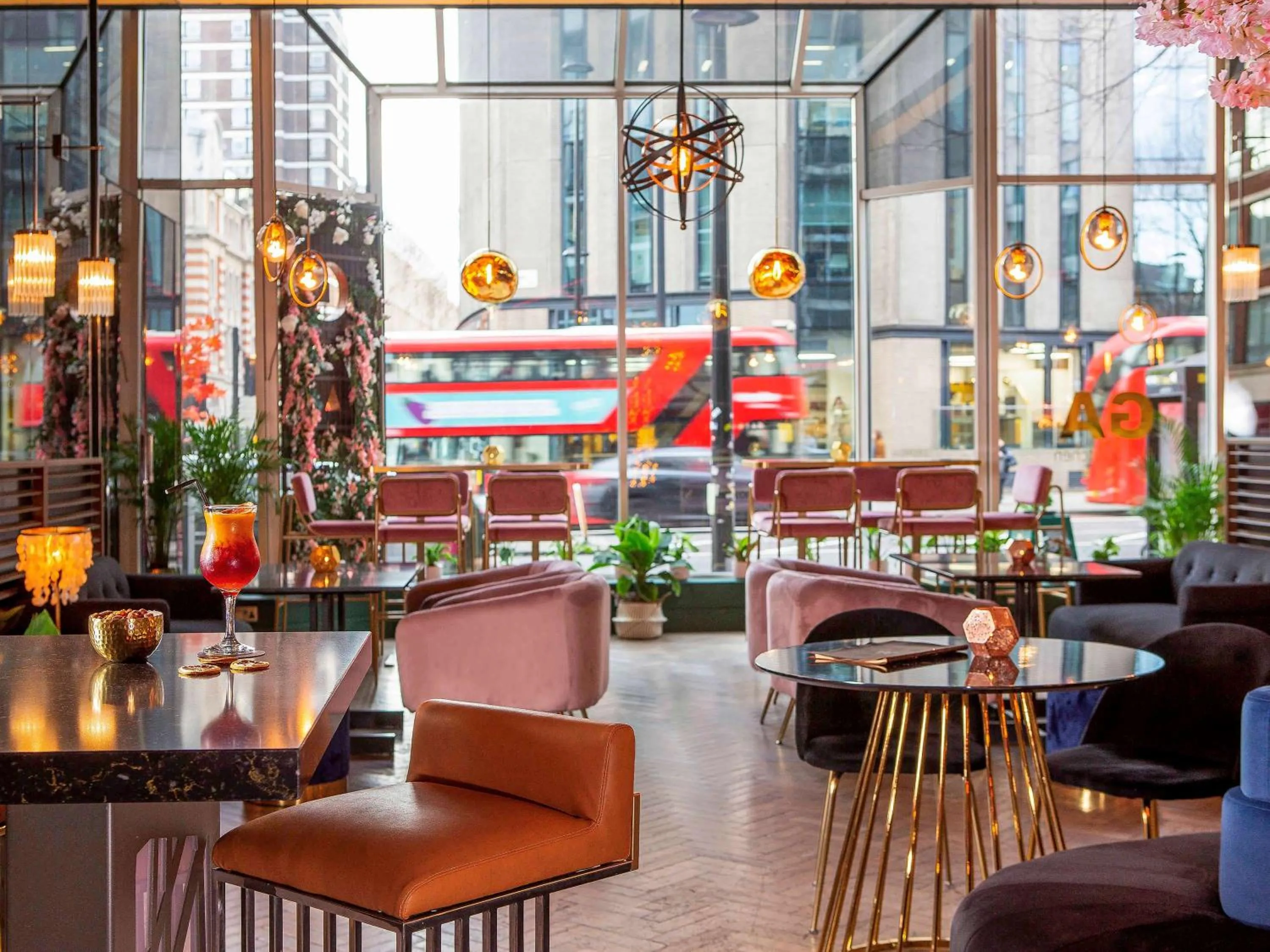 Lounge or bar in Pullman London St Pancras