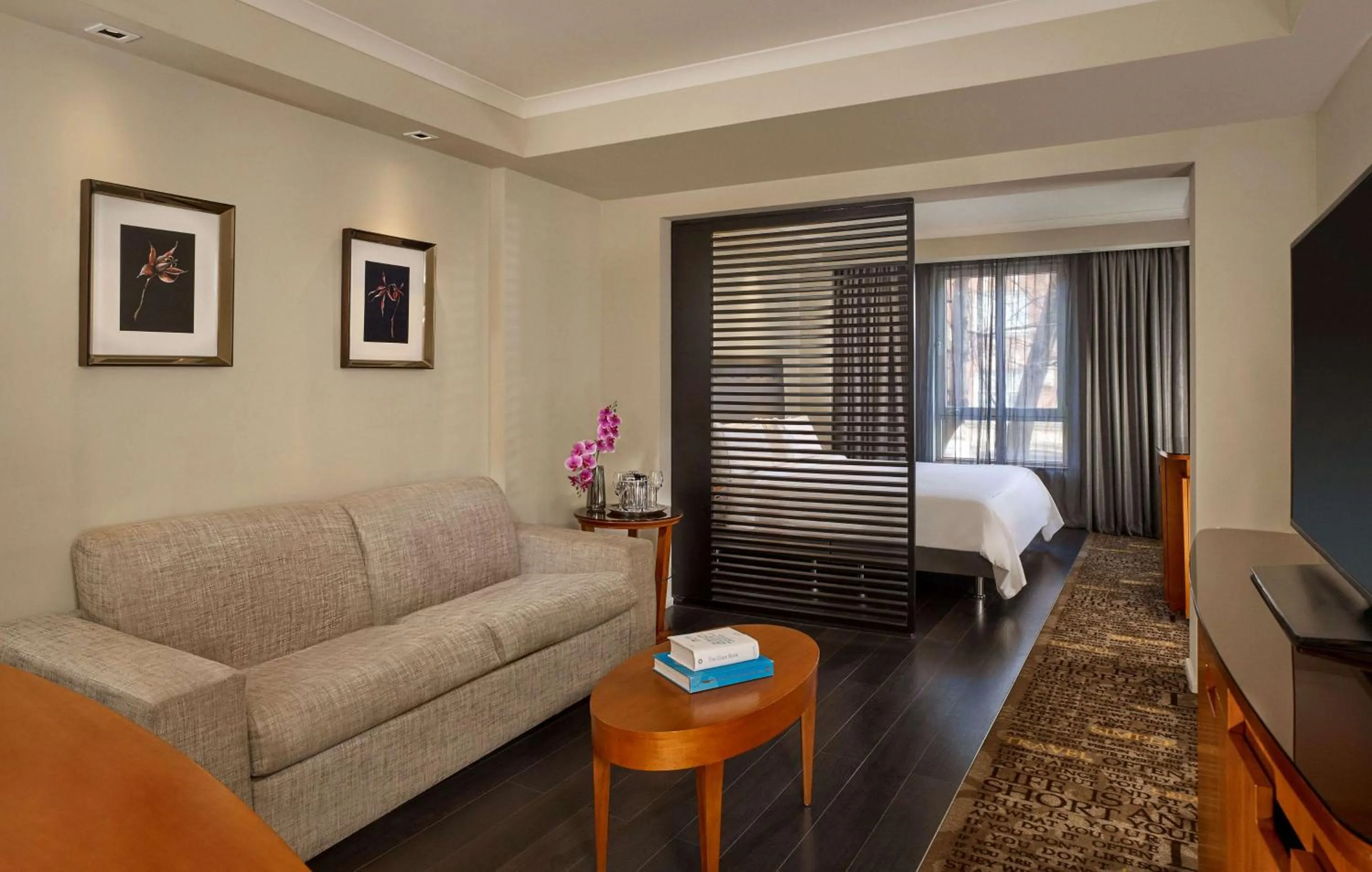 Bedroom, Bed in Park Plaza Victoria London