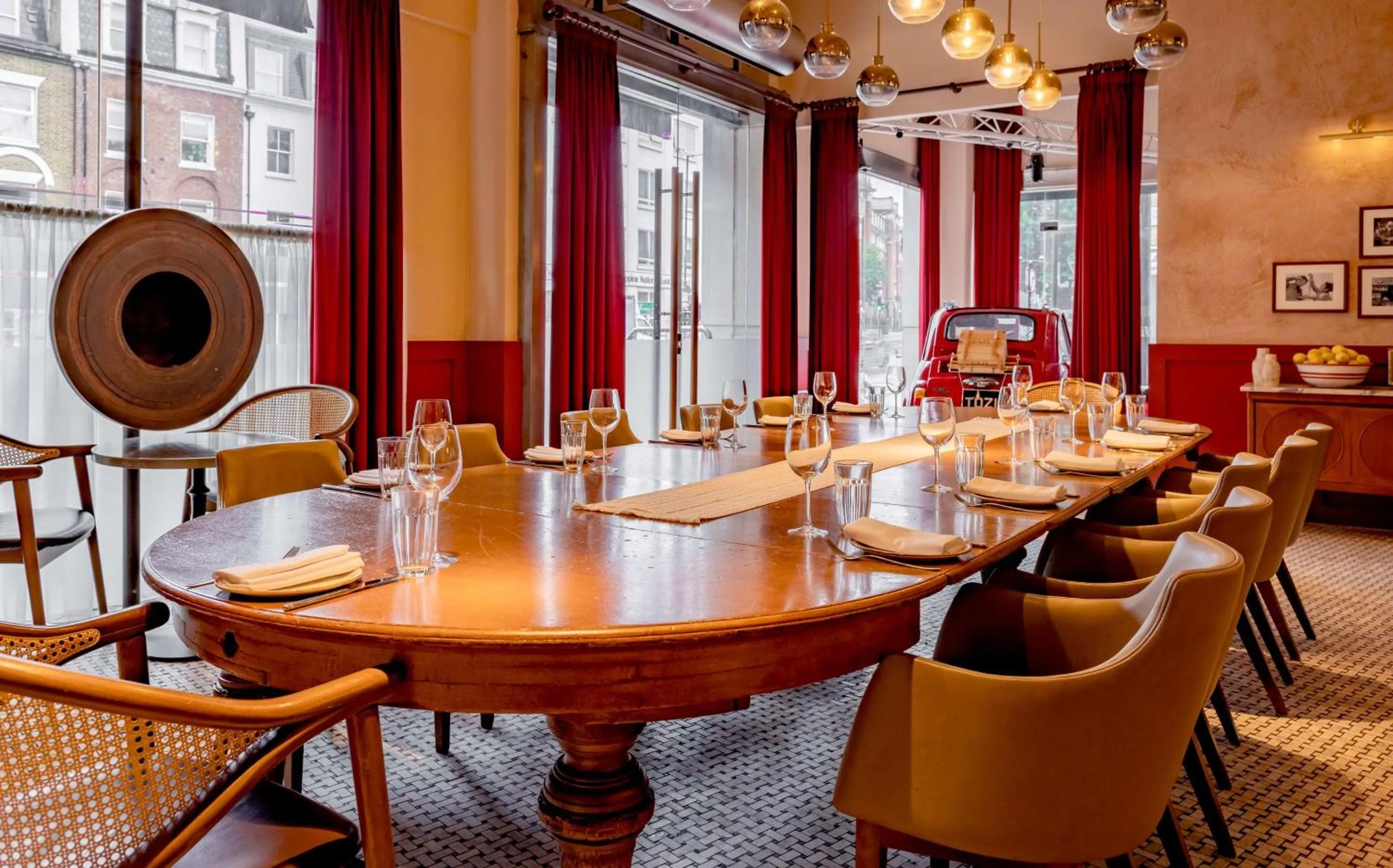 Restaurant/places to eat in Park Plaza Victoria London