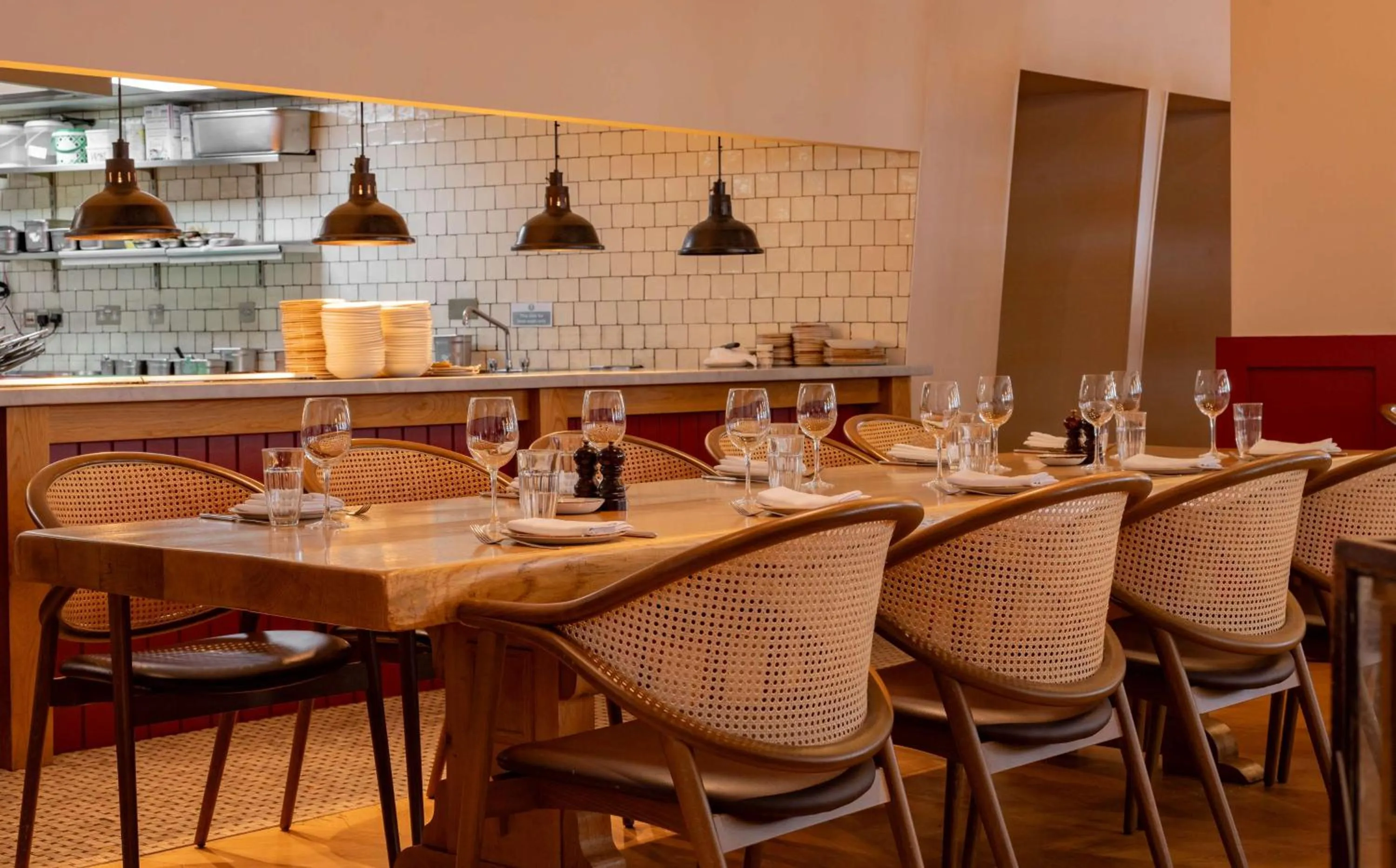 Restaurant/places to eat in Park Plaza Victoria London