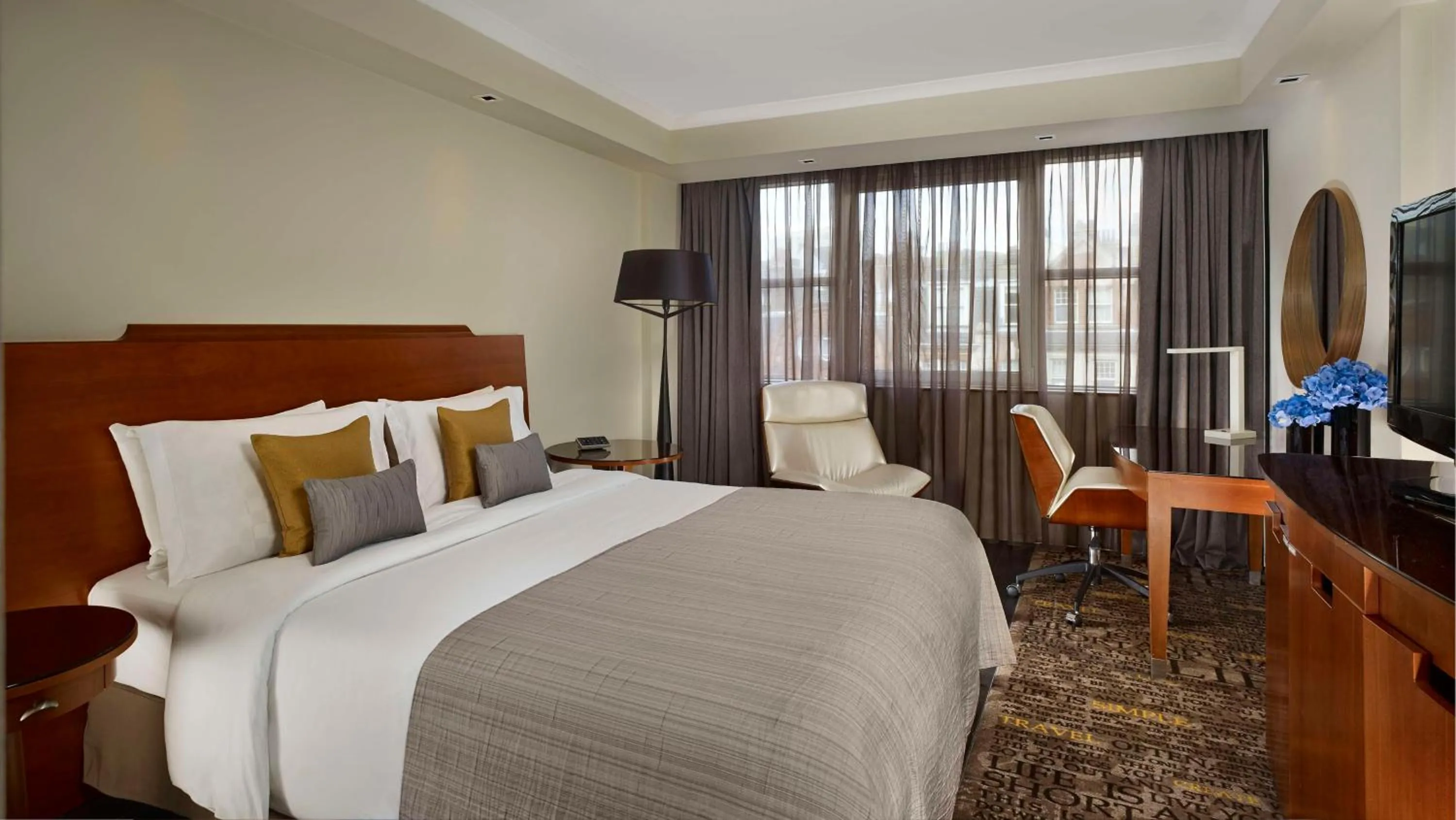Bedroom, Bed in Park Plaza Victoria London
