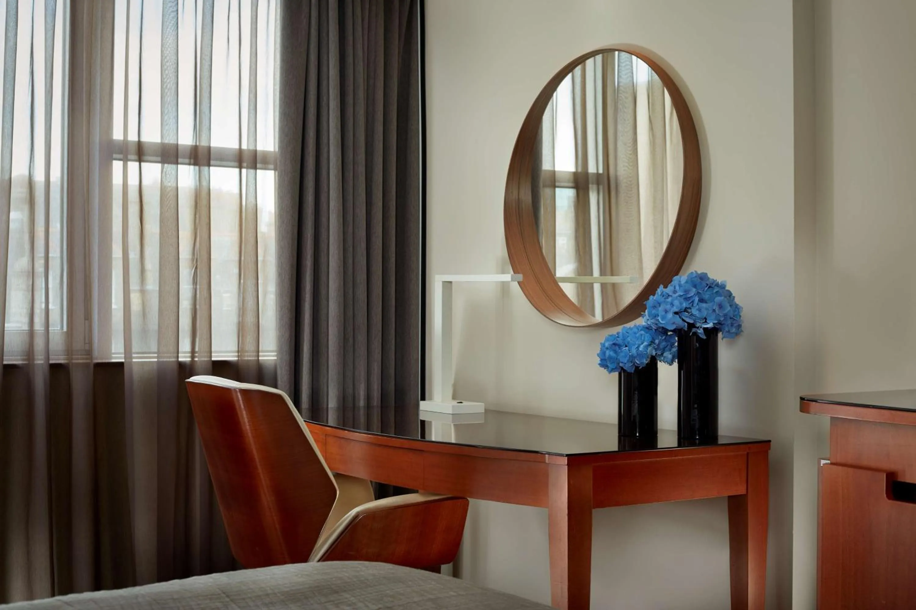 Bedroom in Park Plaza Victoria London